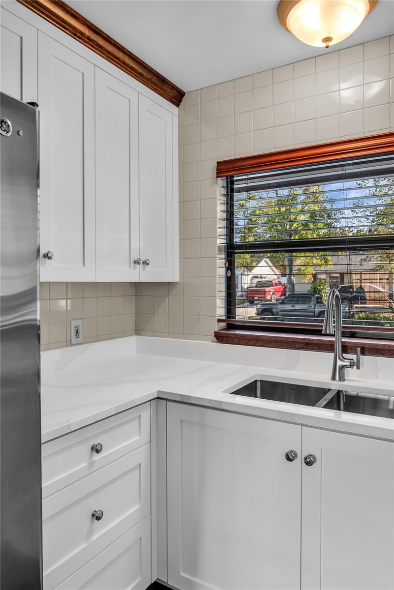 Image 19 of 28 For 3915 Pelican Lane