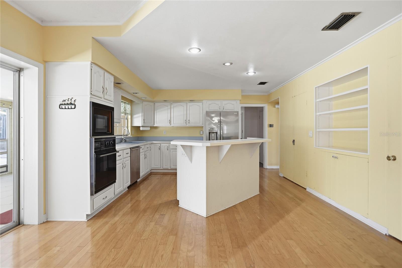 Image 17 of 65 For 570 Dommerich Drive