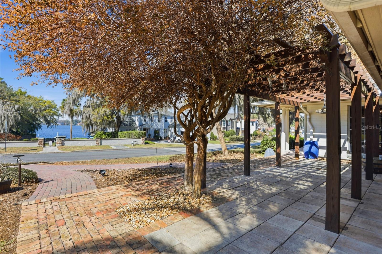 Image 4 of 65 For 570 Dommerich Drive