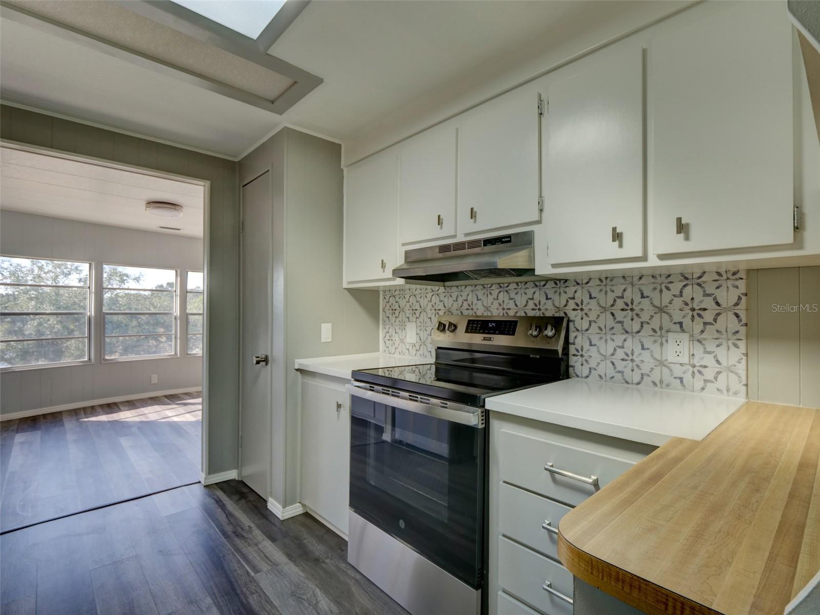 Image 5 of 45 For 2218 Orangewood Circle 1540