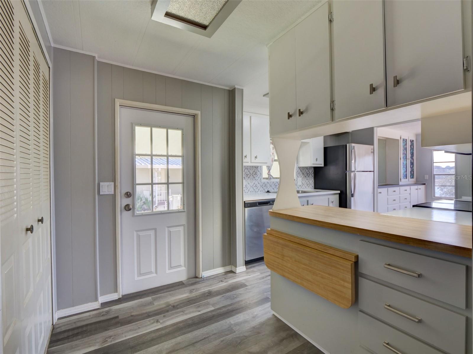 Image 6 of 45 For 2218 Orangewood Circle 1540