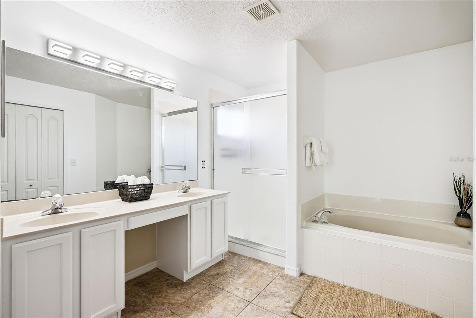 Image 16 of 34 For 14723 Yorkshire Run Drive