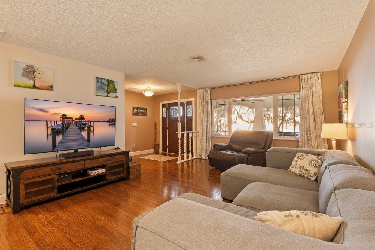 Image 13 of 59 For 103 Lakeshore Drive