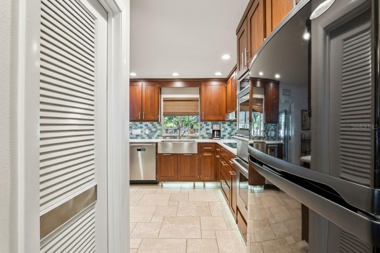 Image 19 of 59 For 103 Lakeshore Drive