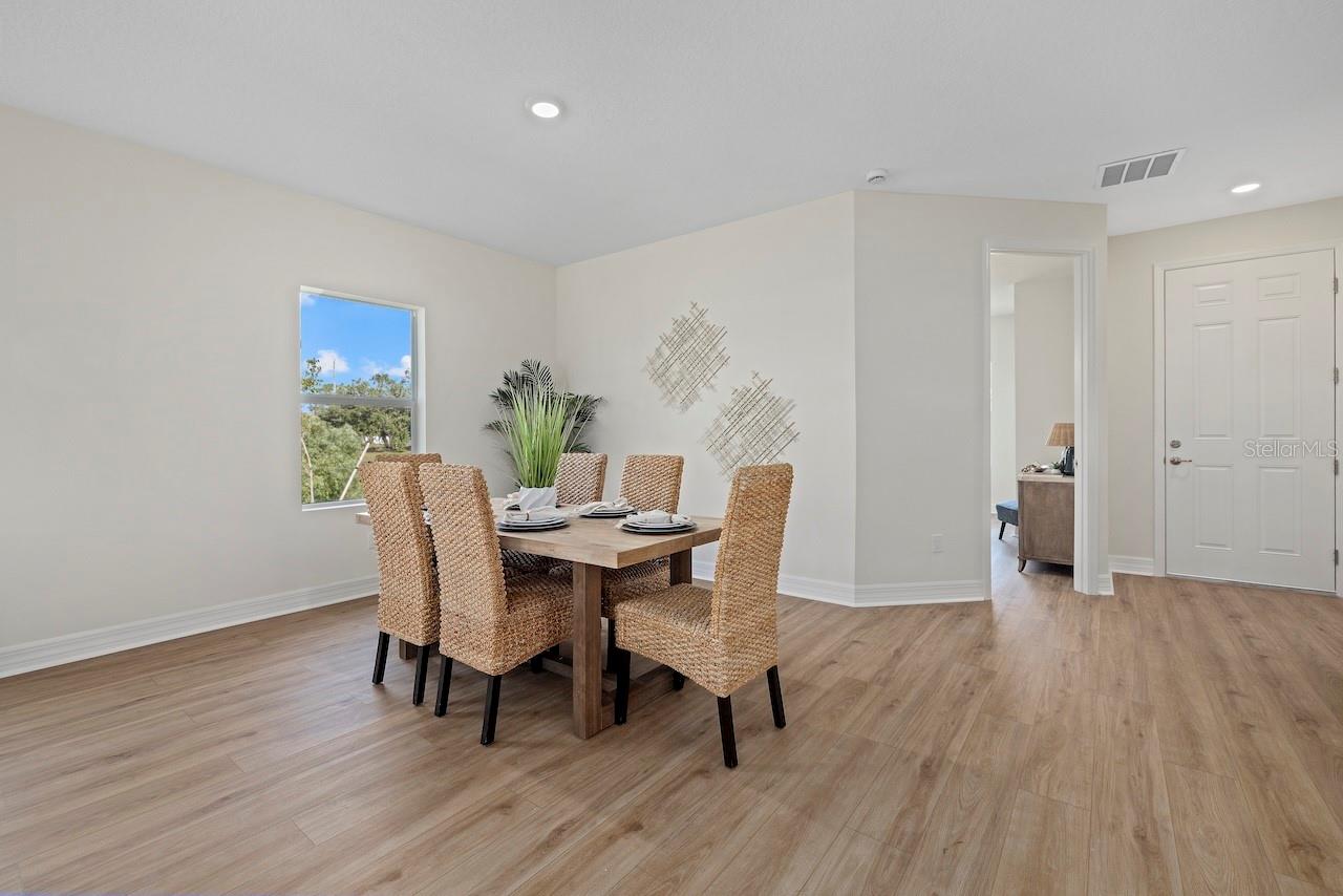 Image 17 of 28 For 5670 Gilroy Avenue