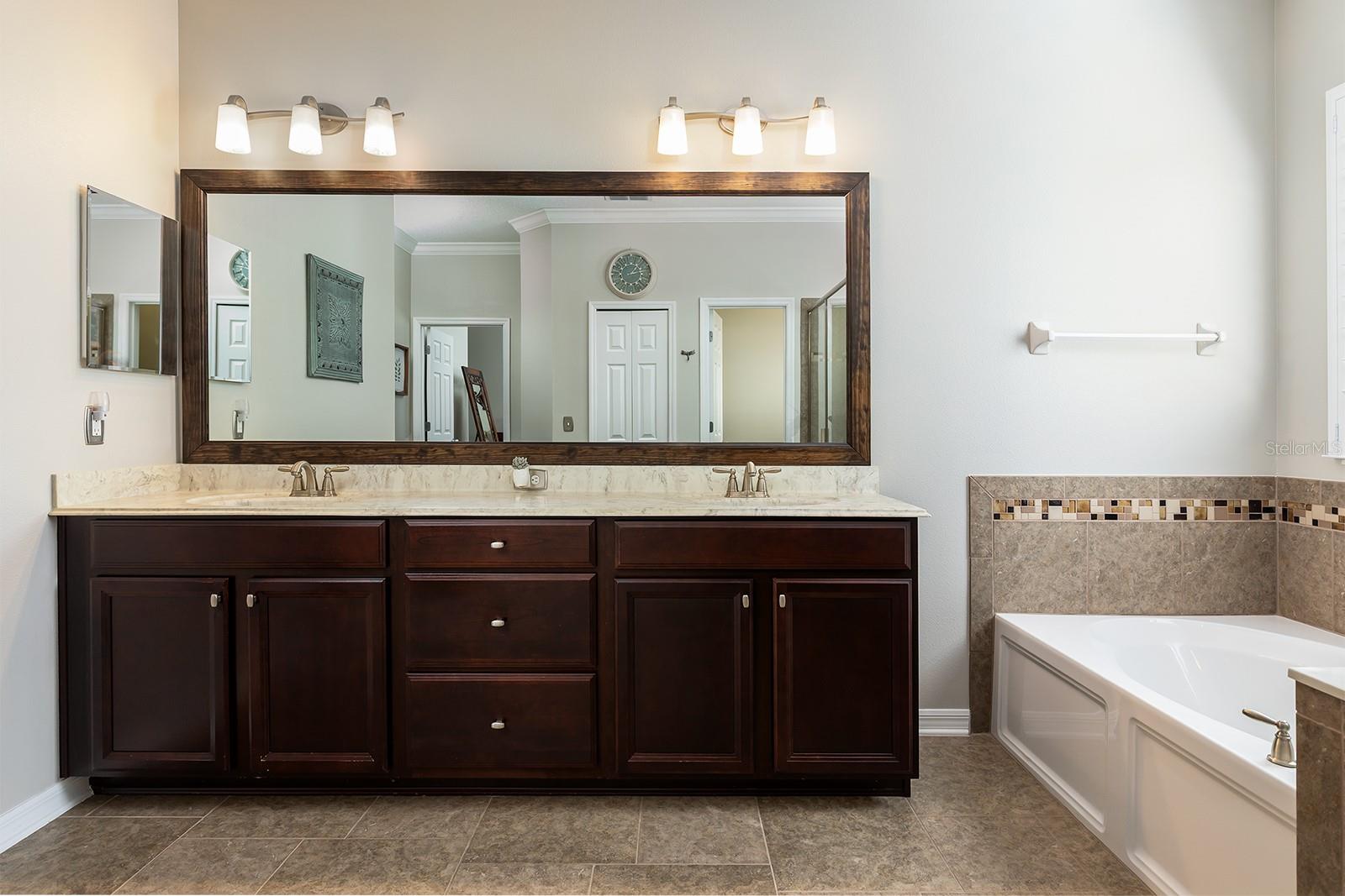 Image 27 of 49 For 651 Westyn Bay Boulevard