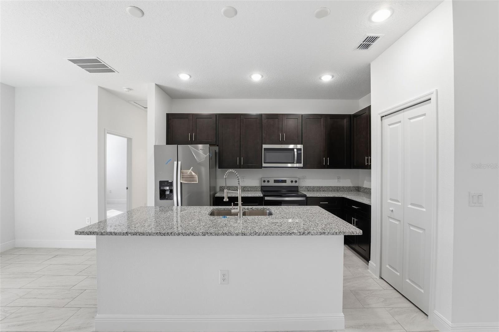 Image 13 of 34 For 5027 165th Street Road