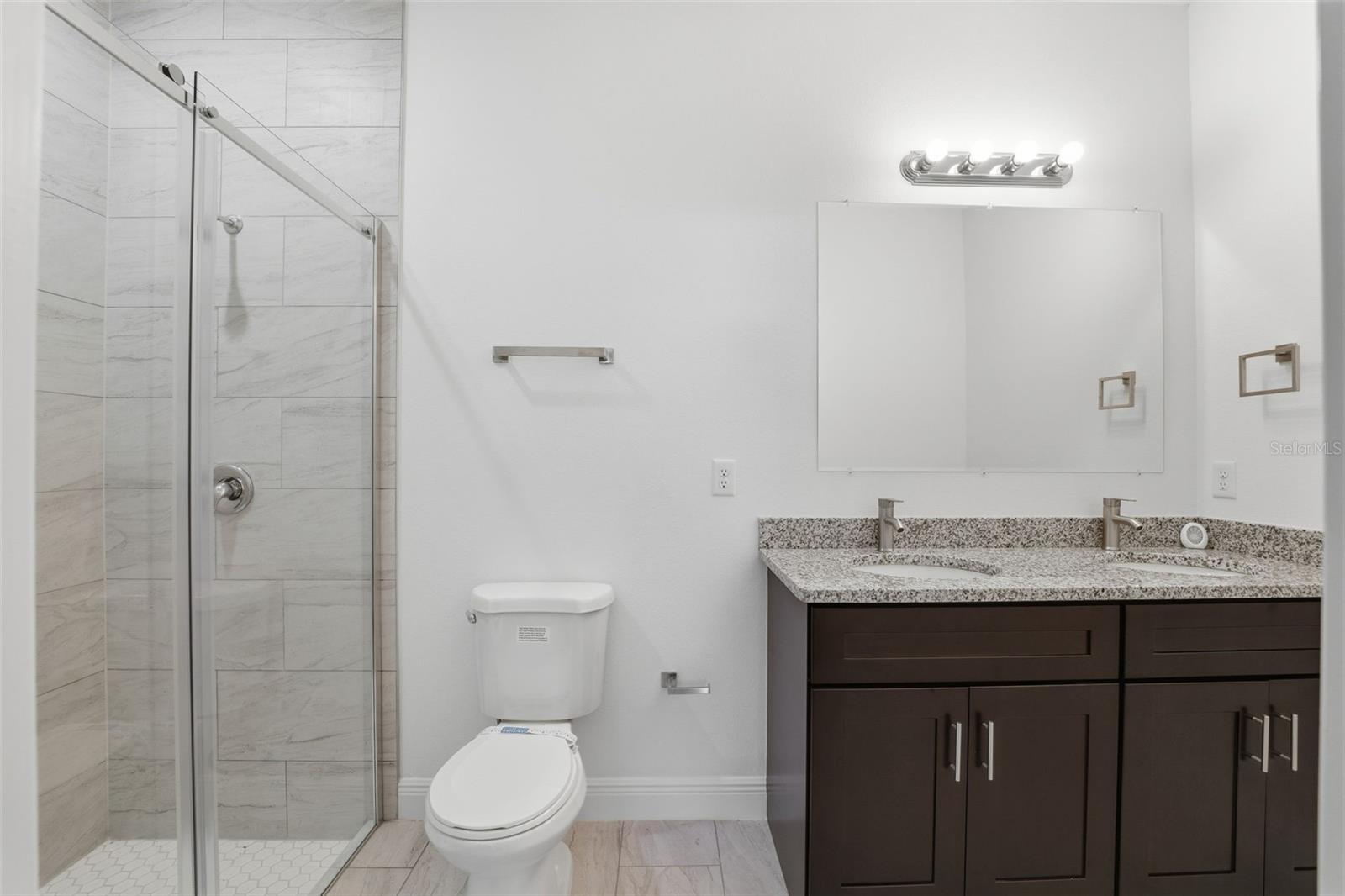 Image 18 of 34 For 5027 165th Street Road