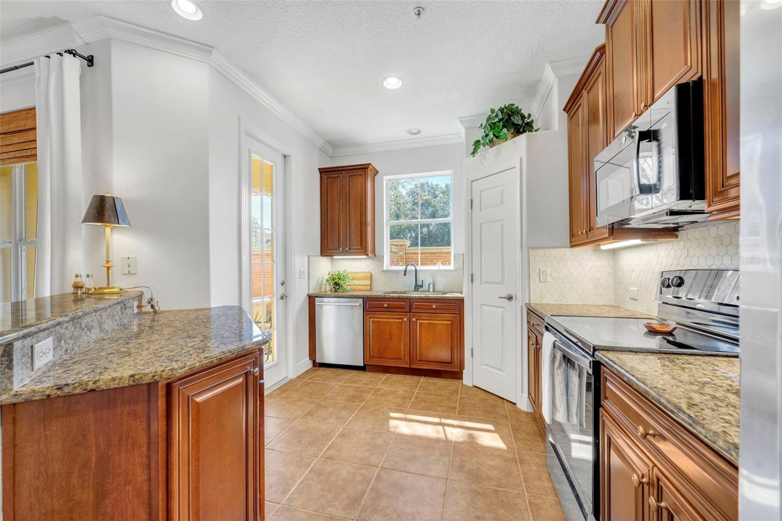 Image 11 of 33 For 1321 Benevolent Street