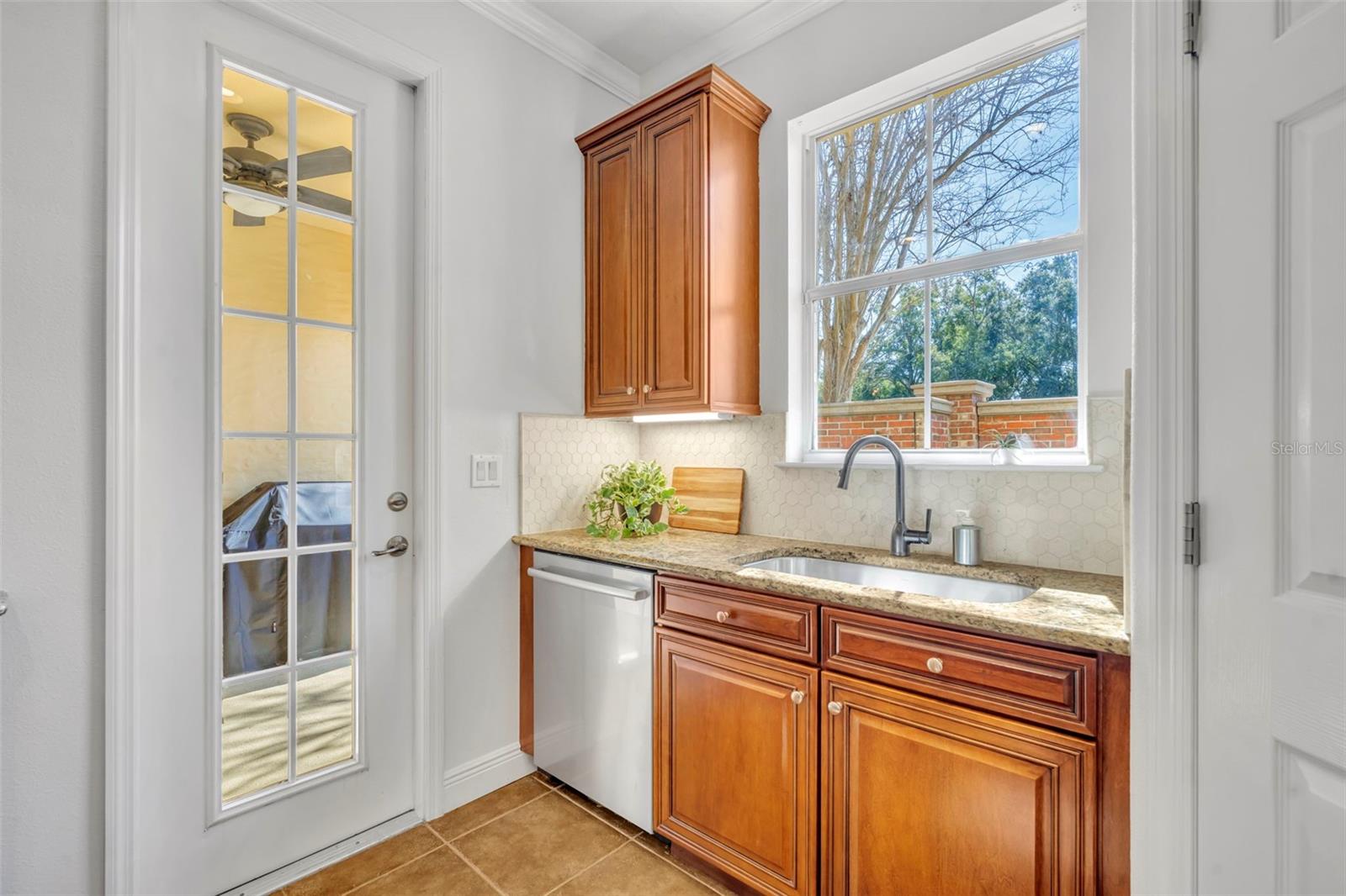 Image 14 of 33 For 1321 Benevolent Street