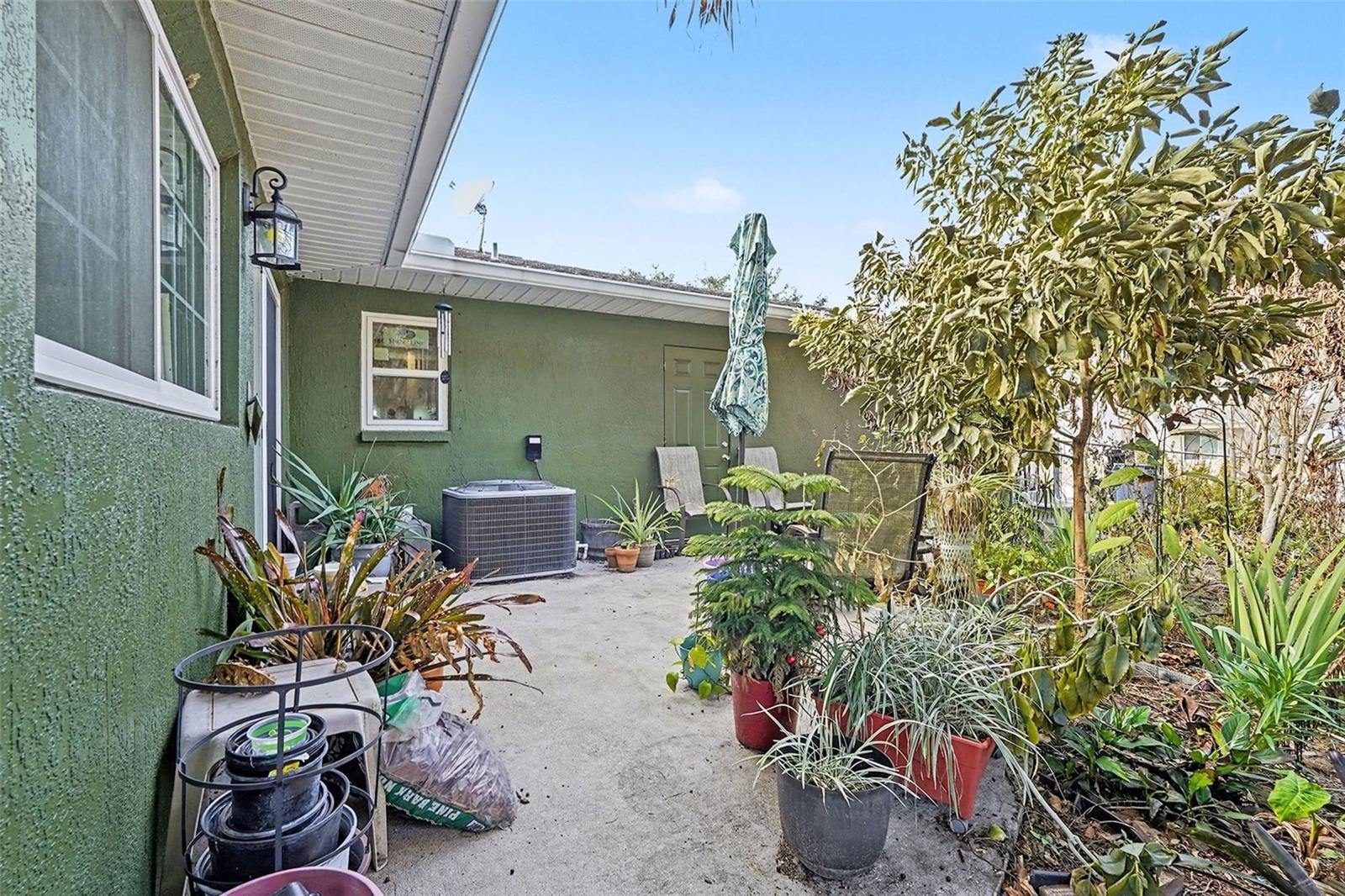 Image 37 of 44 For 598 Gantry Street Sw