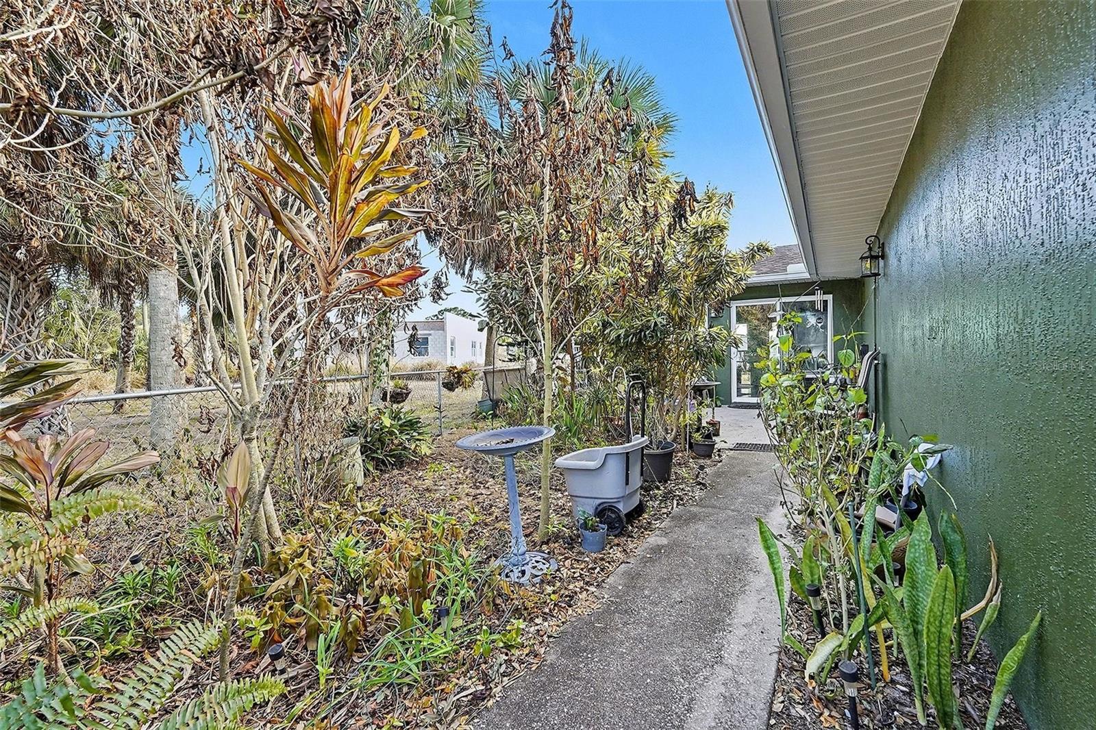 Image 41 of 44 For 598 Gantry Street Sw