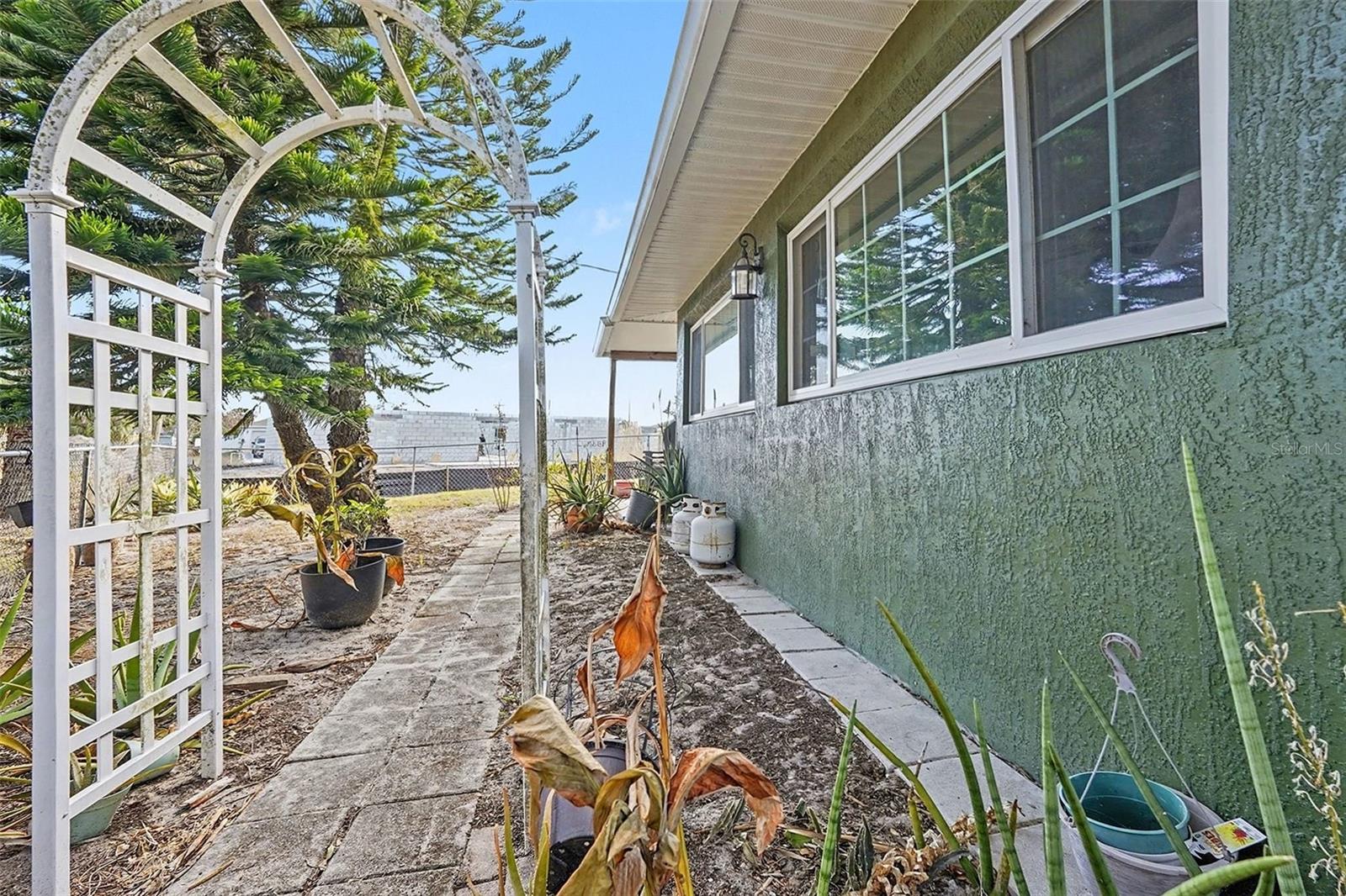 Image 42 of 44 For 598 Gantry Street Sw