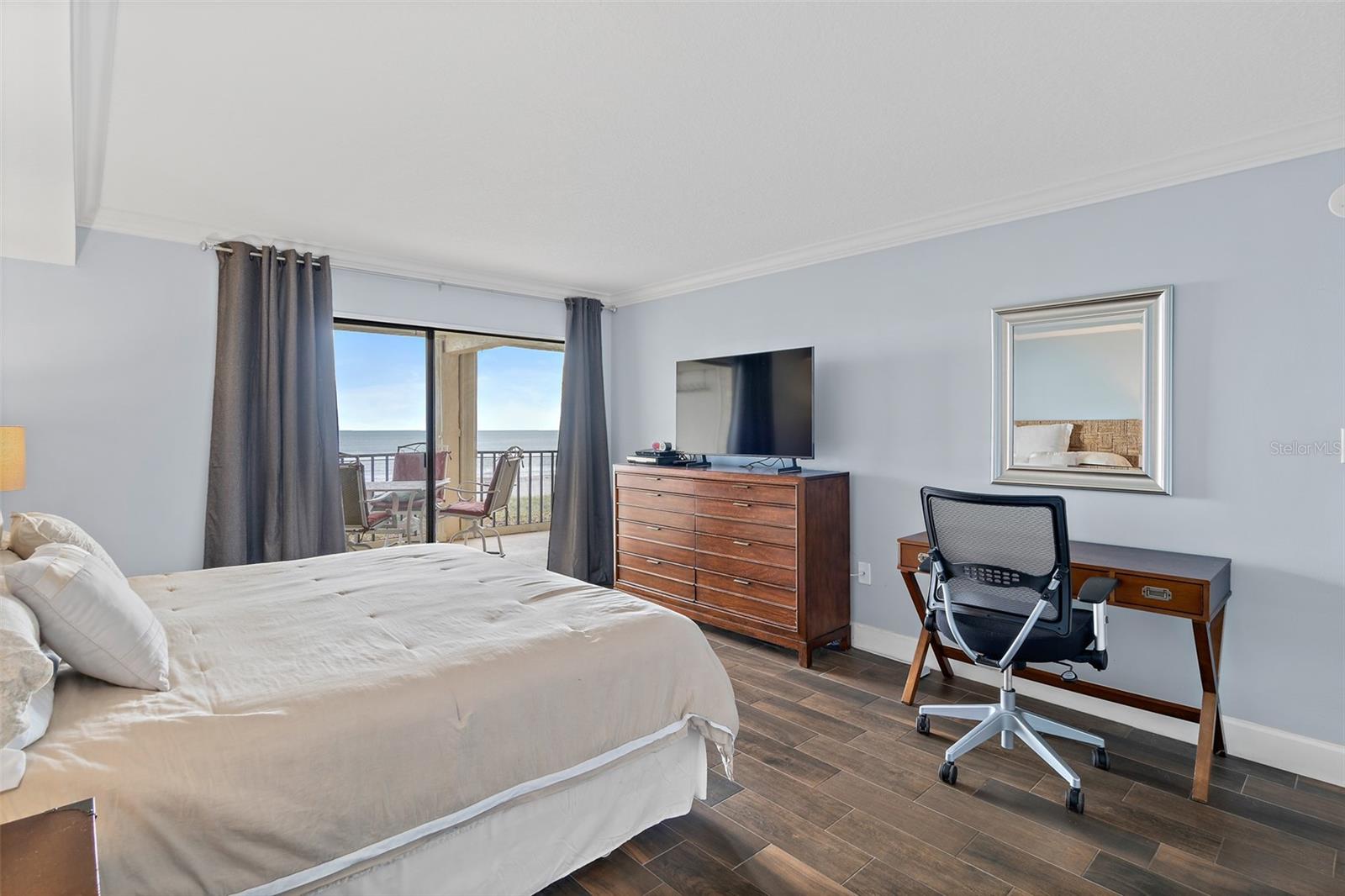 Image 11 of 28 For 545 Garfield Avenue 402