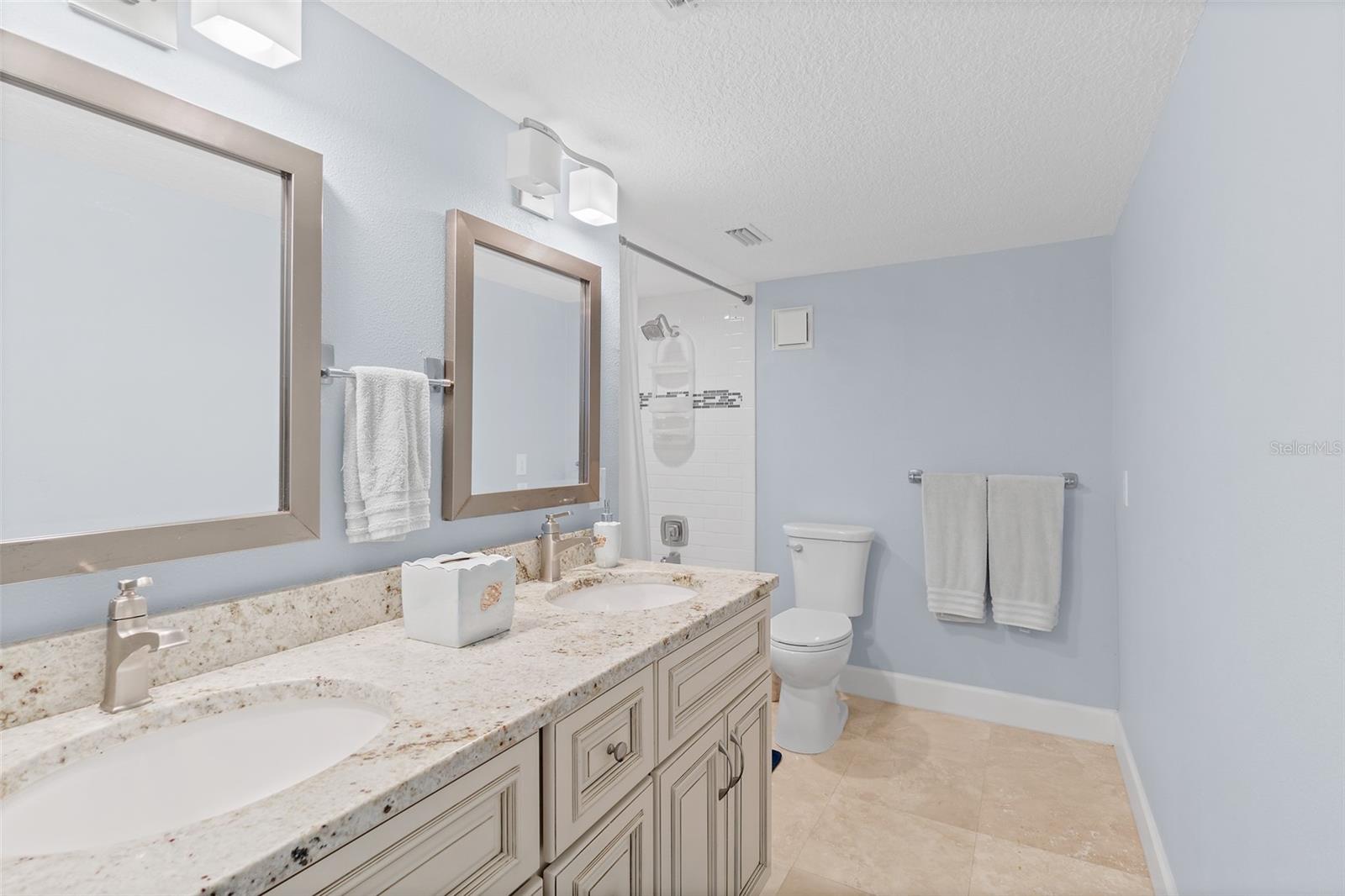 Image 12 of 28 For 545 Garfield Avenue 402