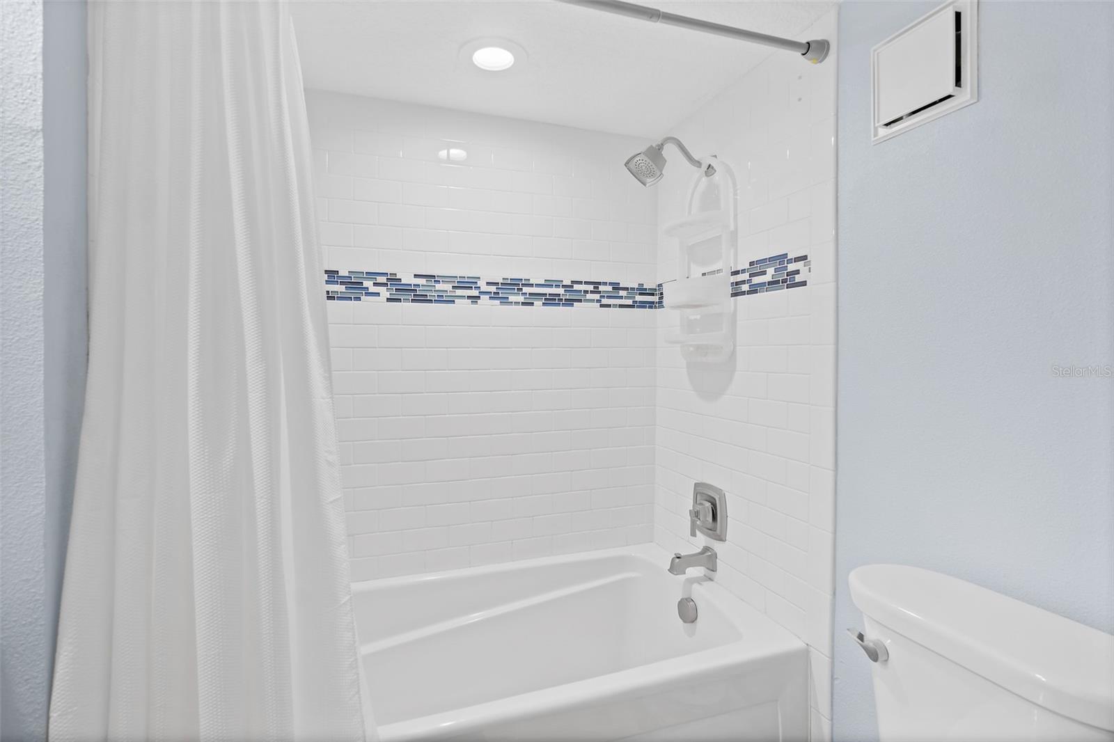 Image 13 of 28 For 545 Garfield Avenue 402