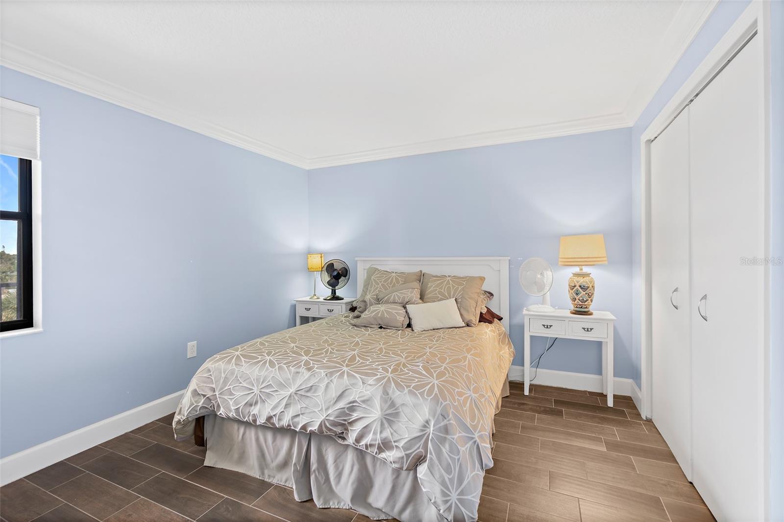 Image 14 of 28 For 545 Garfield Avenue 402