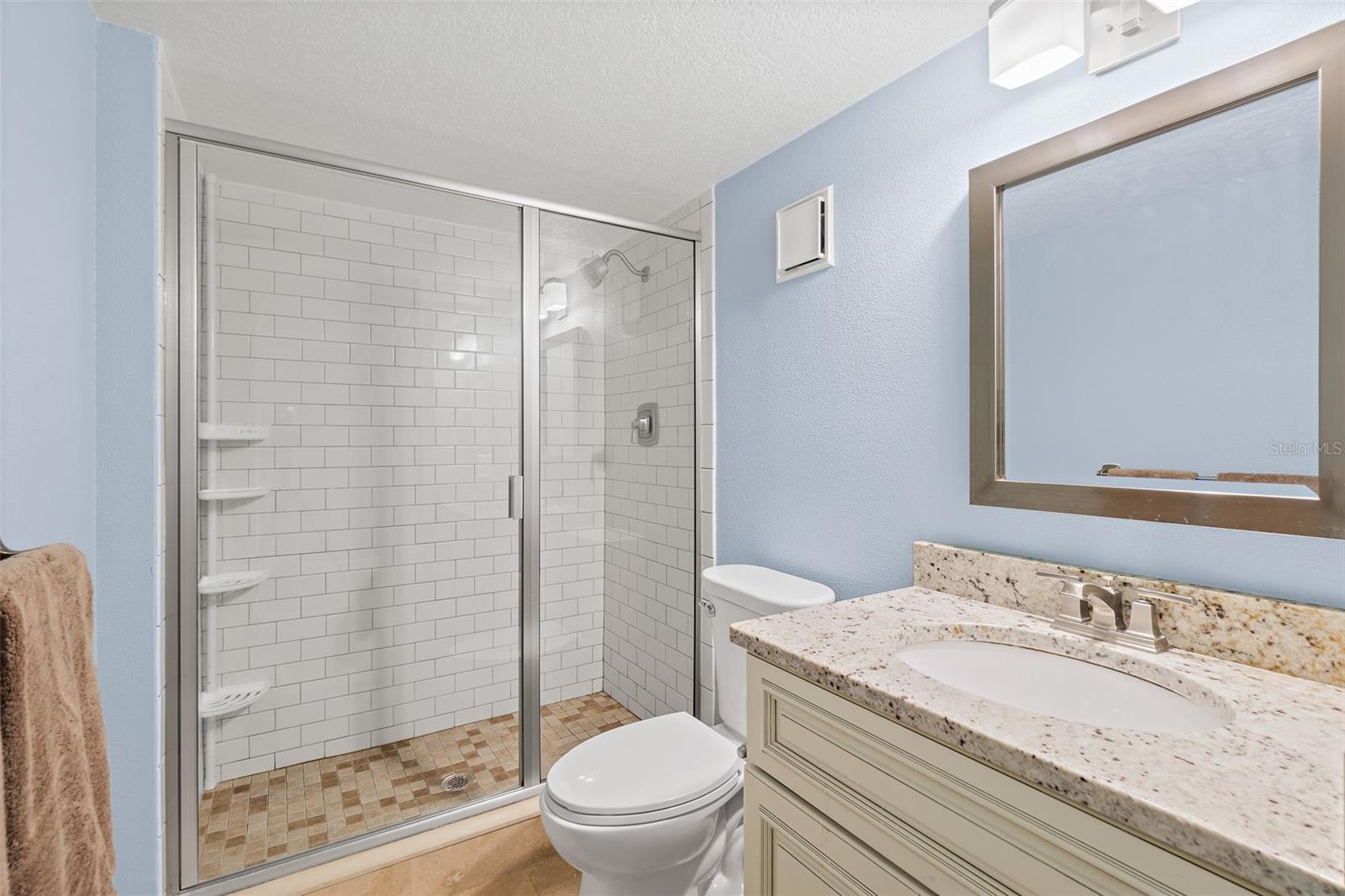 Image 15 of 28 For 545 Garfield Avenue 402