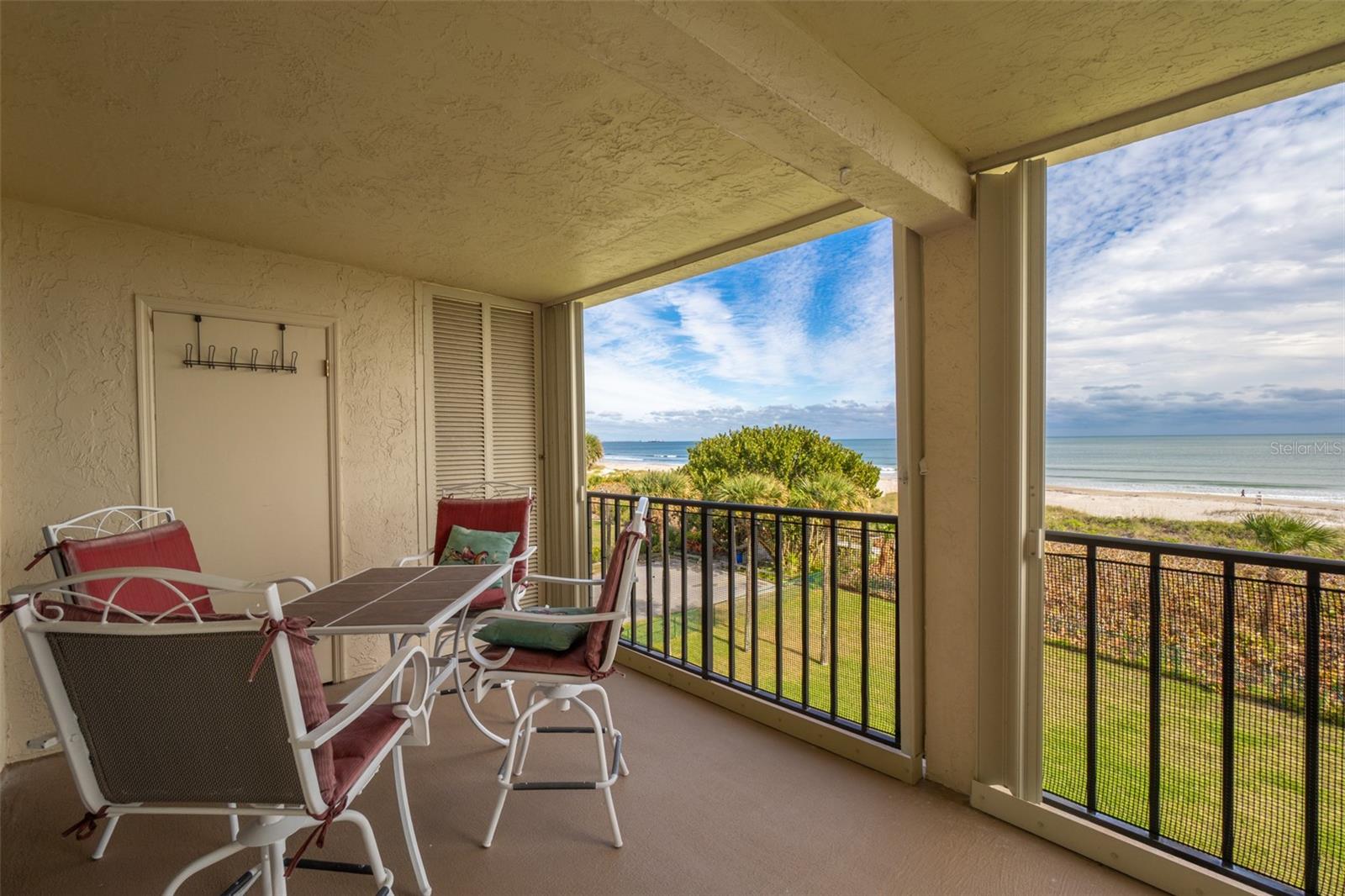 Image 18 of 28 For 545 Garfield Avenue 402