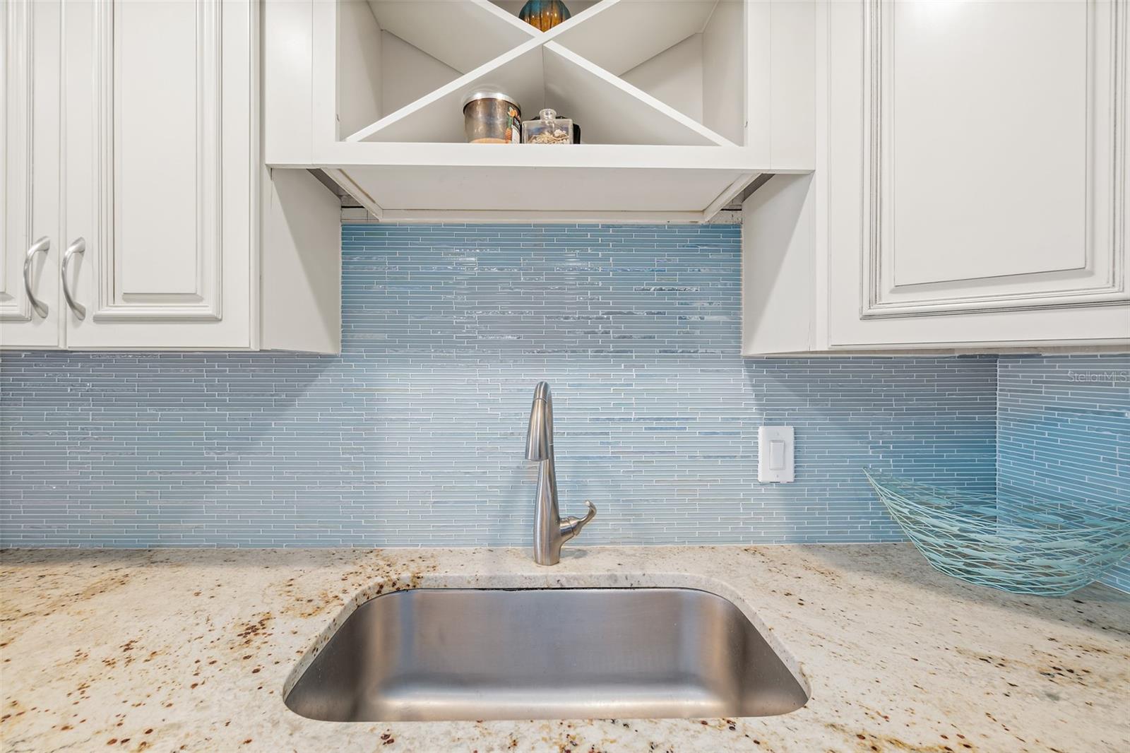 Image 6 of 28 For 545 Garfield Avenue 402