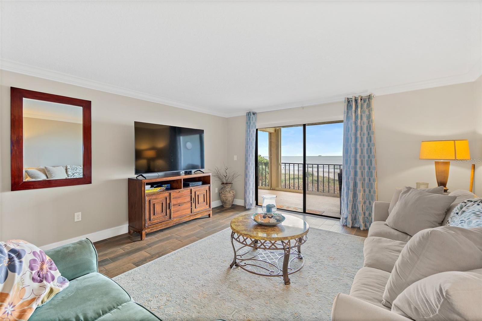 Image 7 of 28 For 545 Garfield Avenue 402