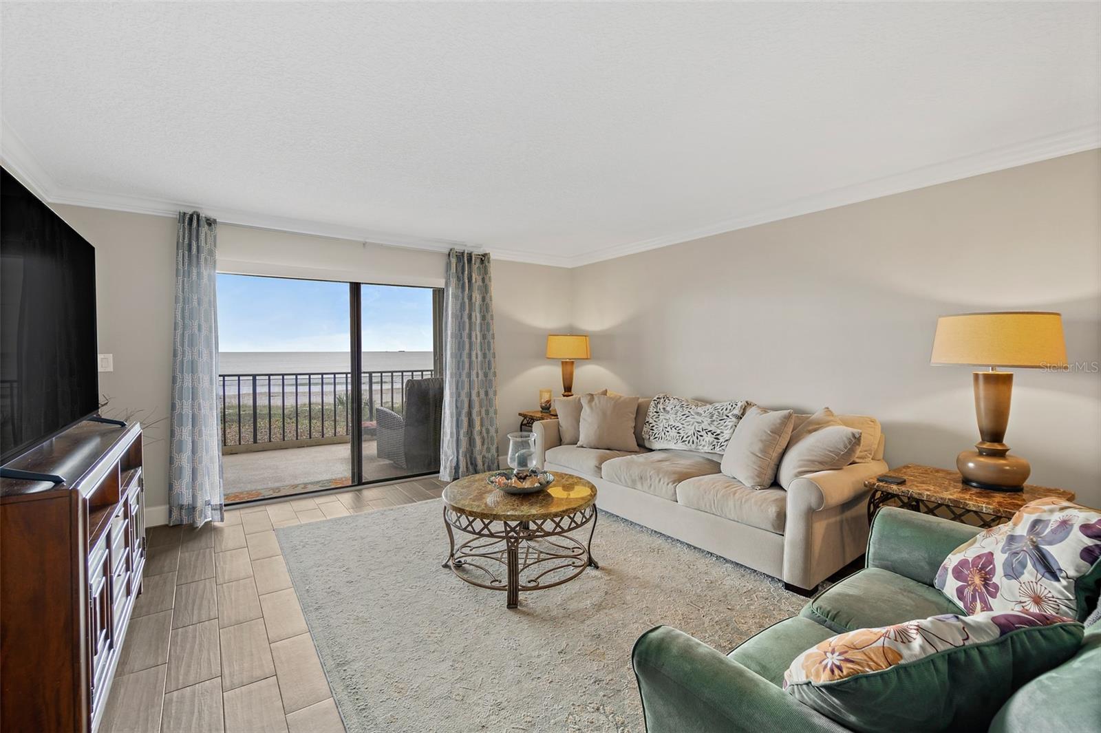 Image 9 of 28 For 545 Garfield Avenue 402