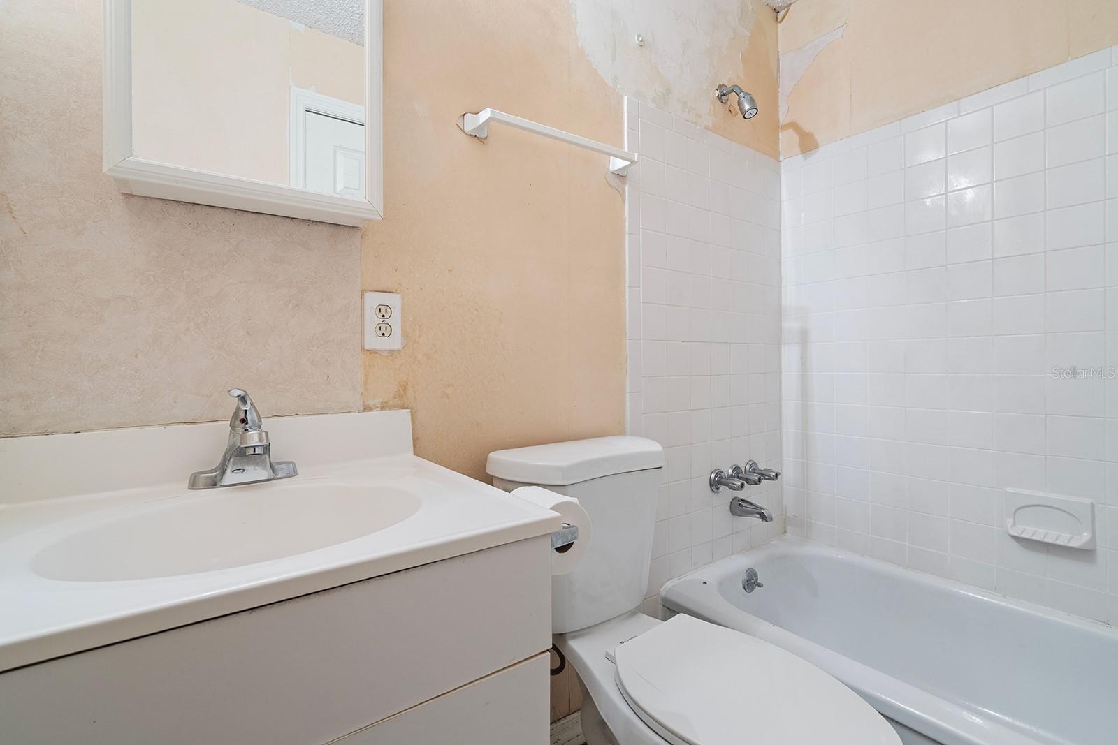 Image 11 of 19 For 320 Lakeview Street 221