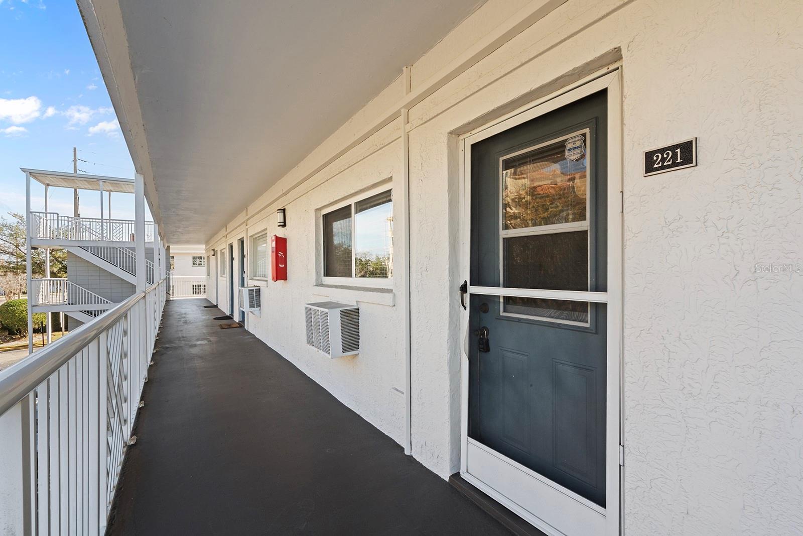 Image 2 of 19 For 320 Lakeview Street 221