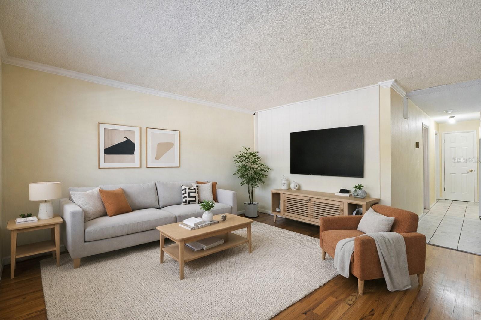 Image 3 of 19 For 320 Lakeview Street 221