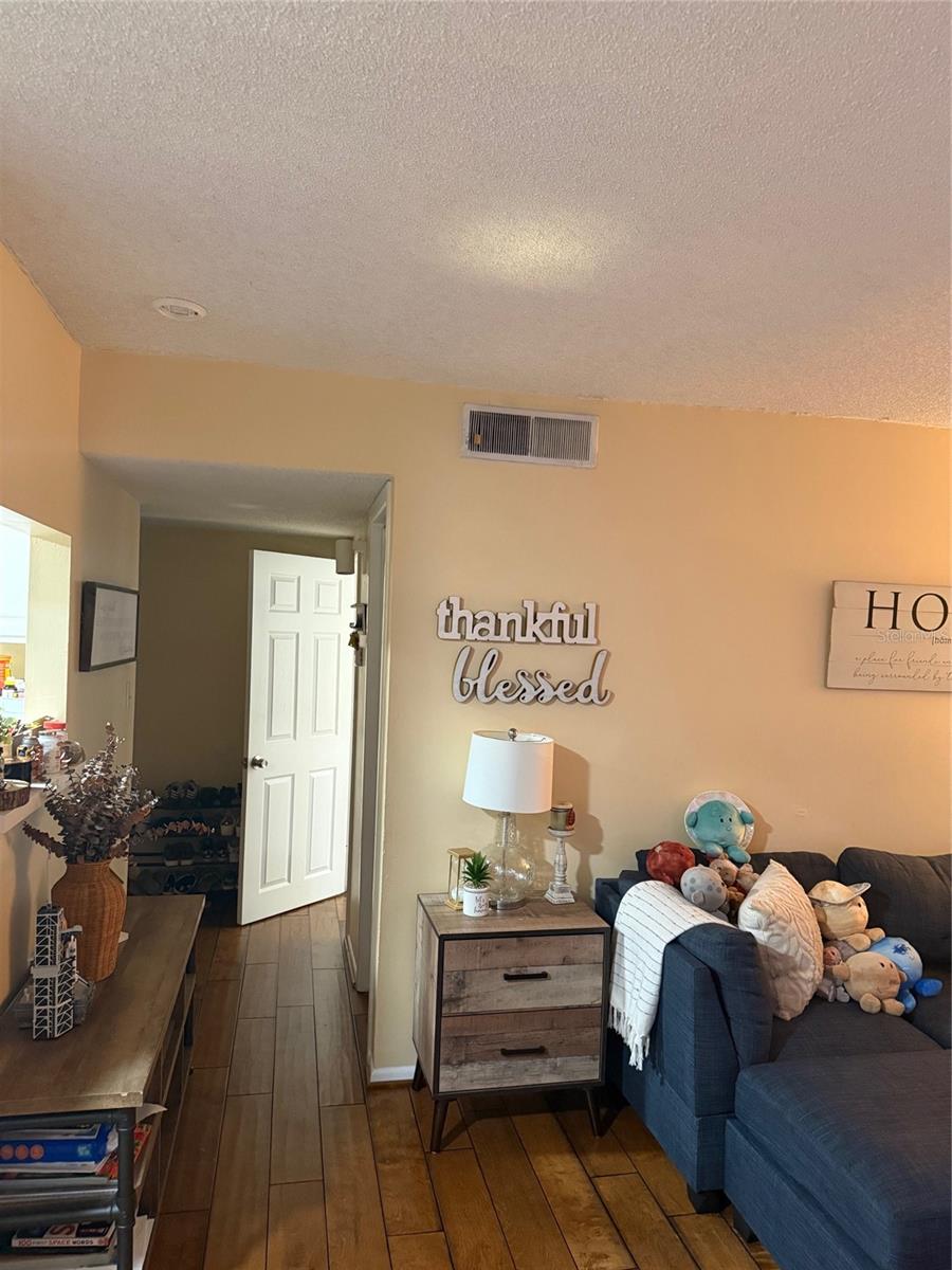 Image 5 of 13 For 2569 Alafaya Trail 136