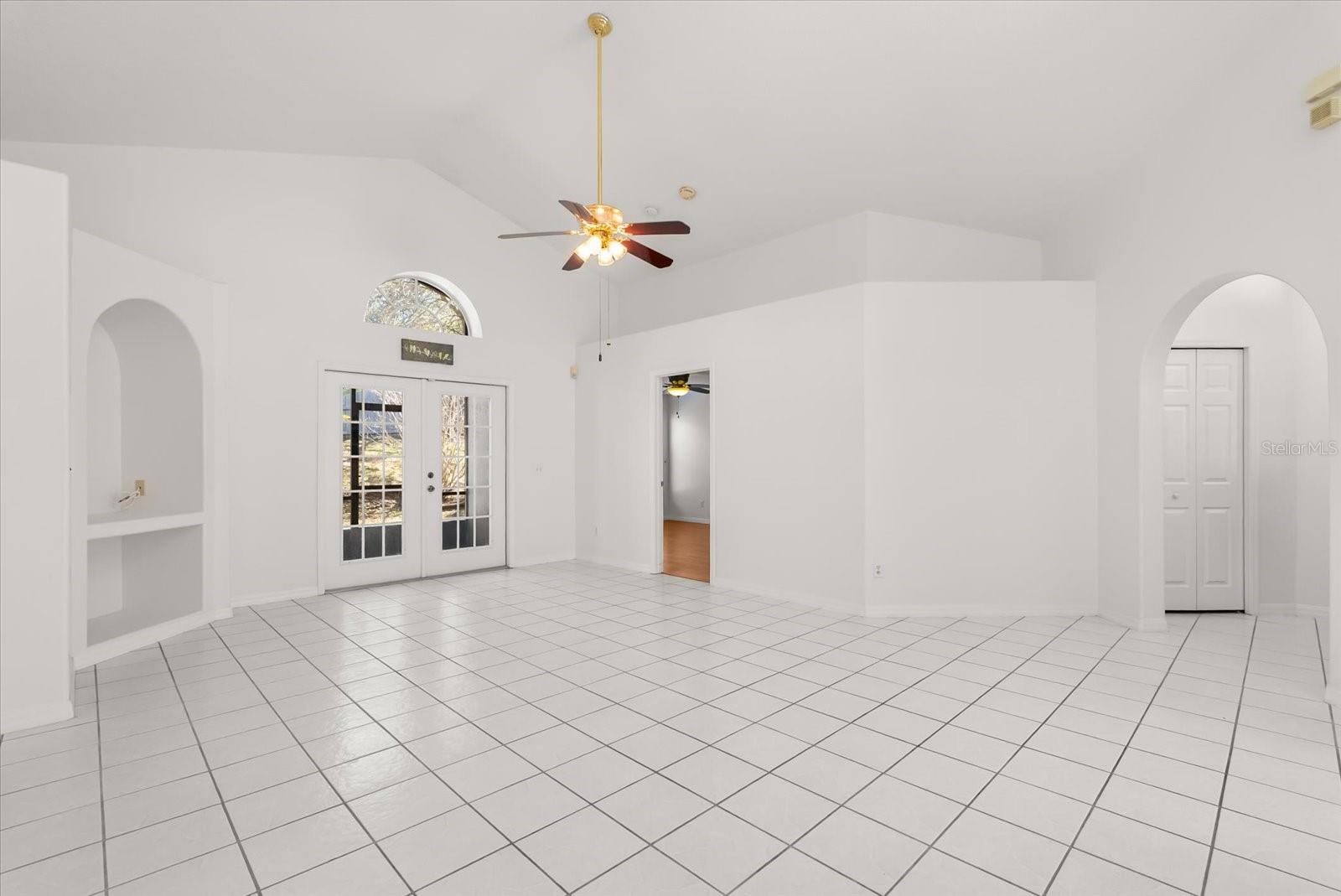 Image 13 of 34 For 865 High Pointe Circle