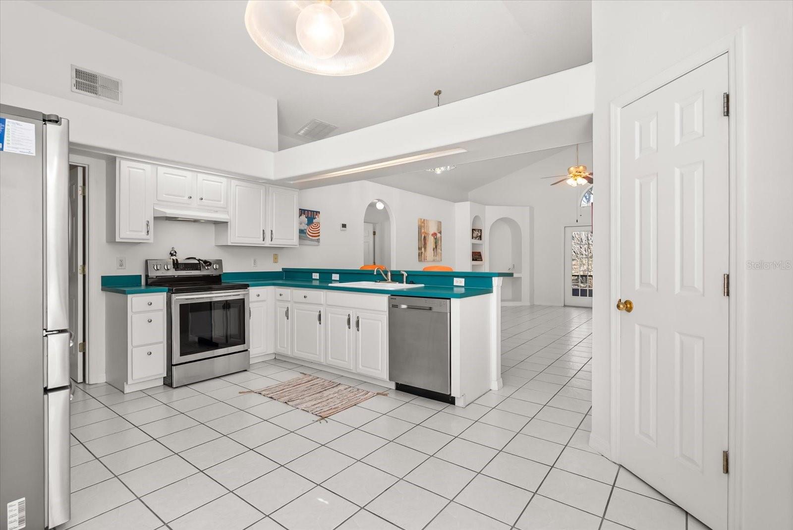 Image 9 of 34 For 865 High Pointe Circle