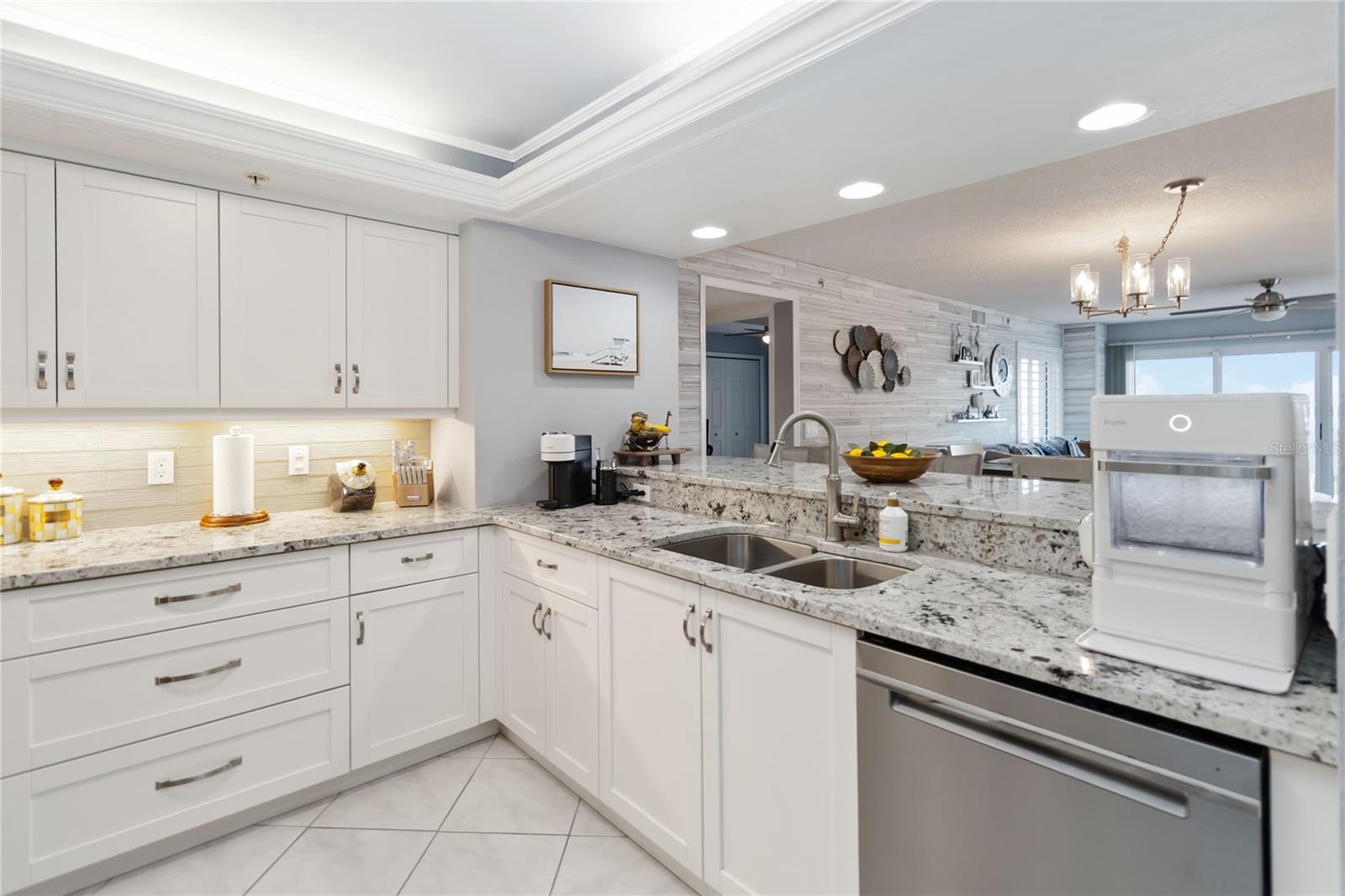 Image 21 of 36 For 2967 Atlantic Avenue 1001