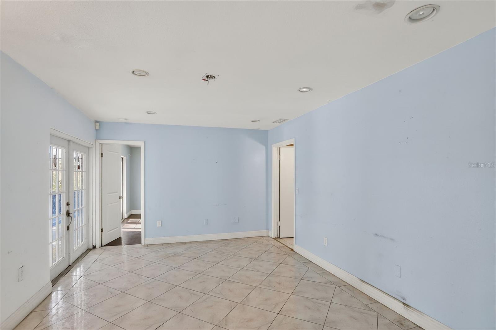 Image 10 of 52 For 1006 Buena Vista Court