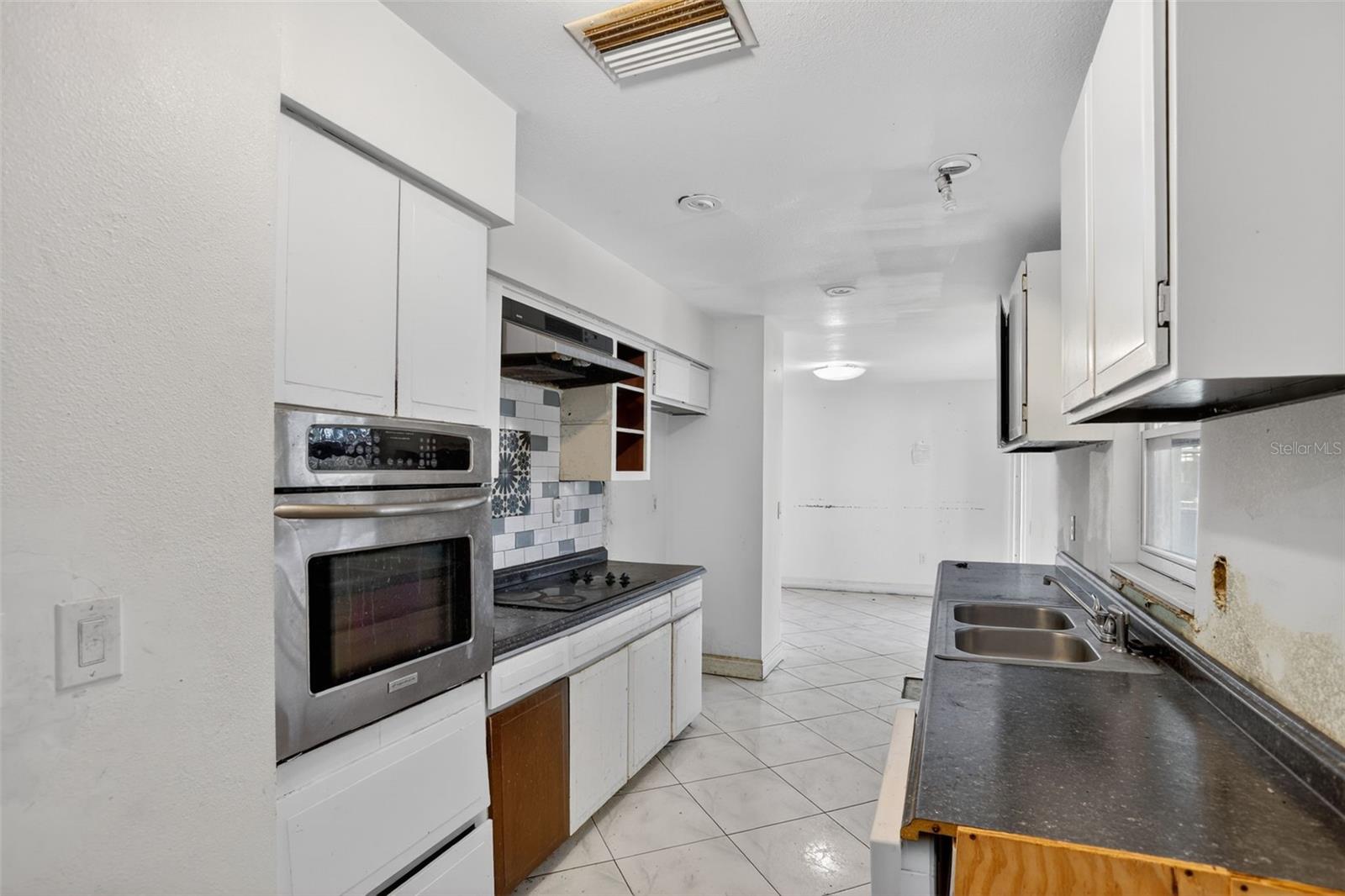 Image 12 of 52 For 1006 Buena Vista Court