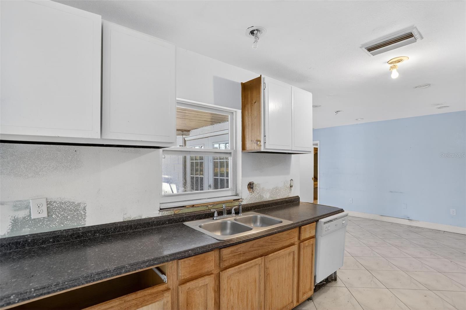 Image 13 of 52 For 1006 Buena Vista Court