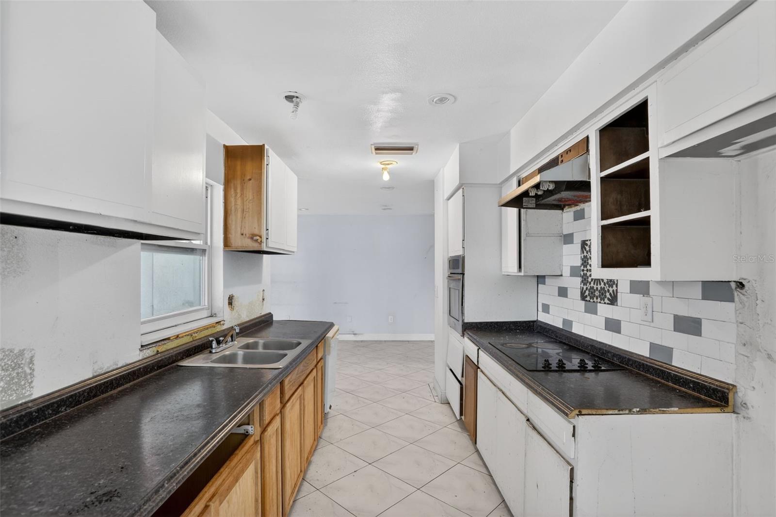 Image 14 of 52 For 1006 Buena Vista Court