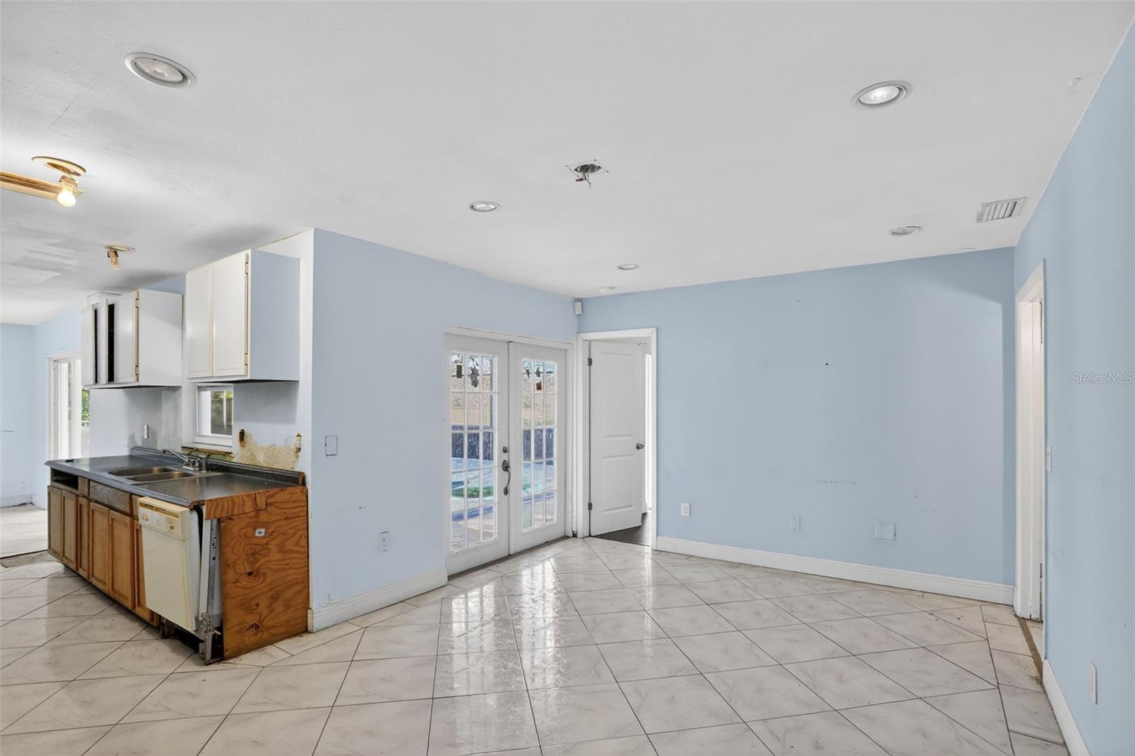 Image 16 of 52 For 1006 Buena Vista Court