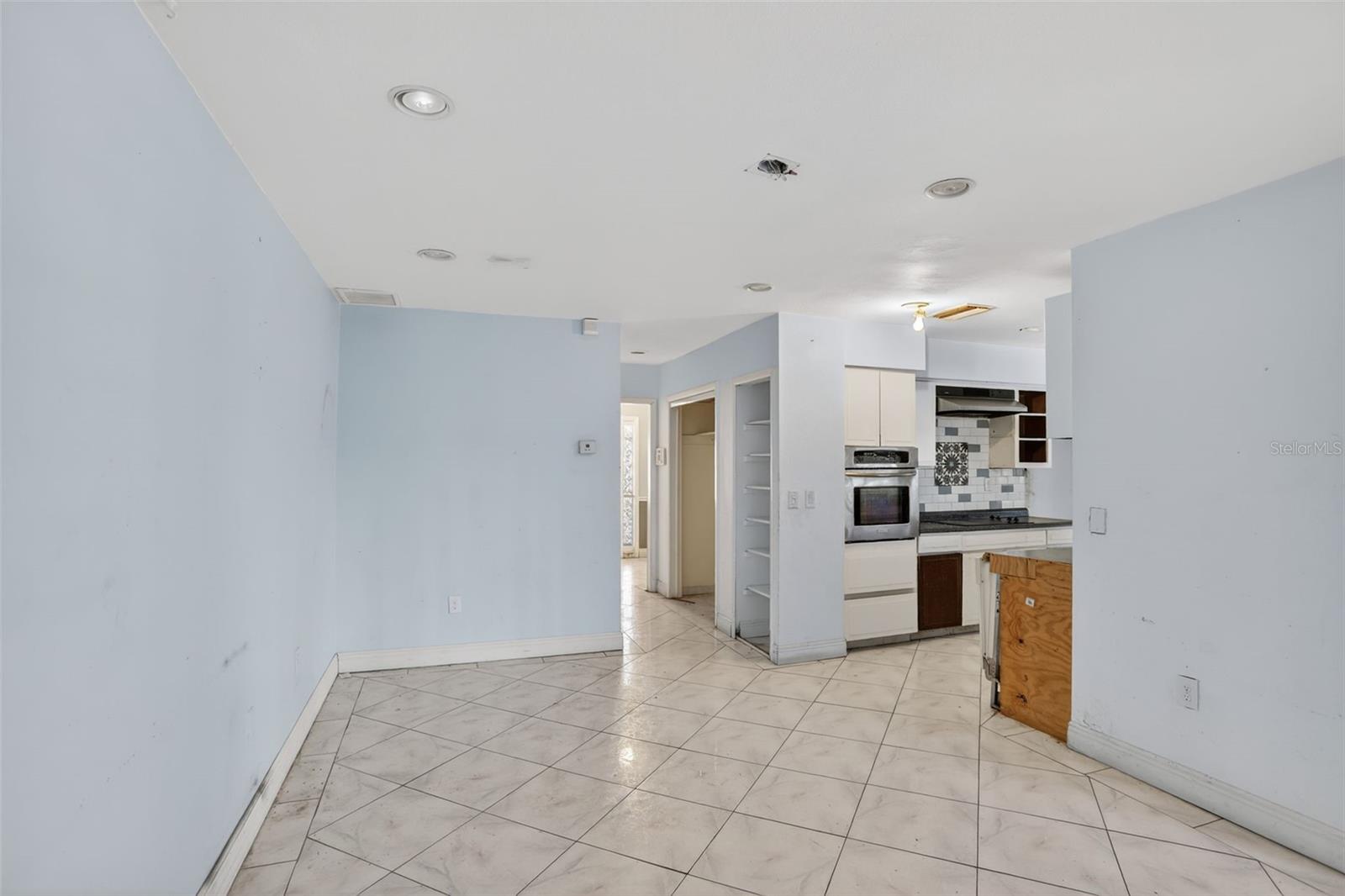 Image 17 of 52 For 1006 Buena Vista Court