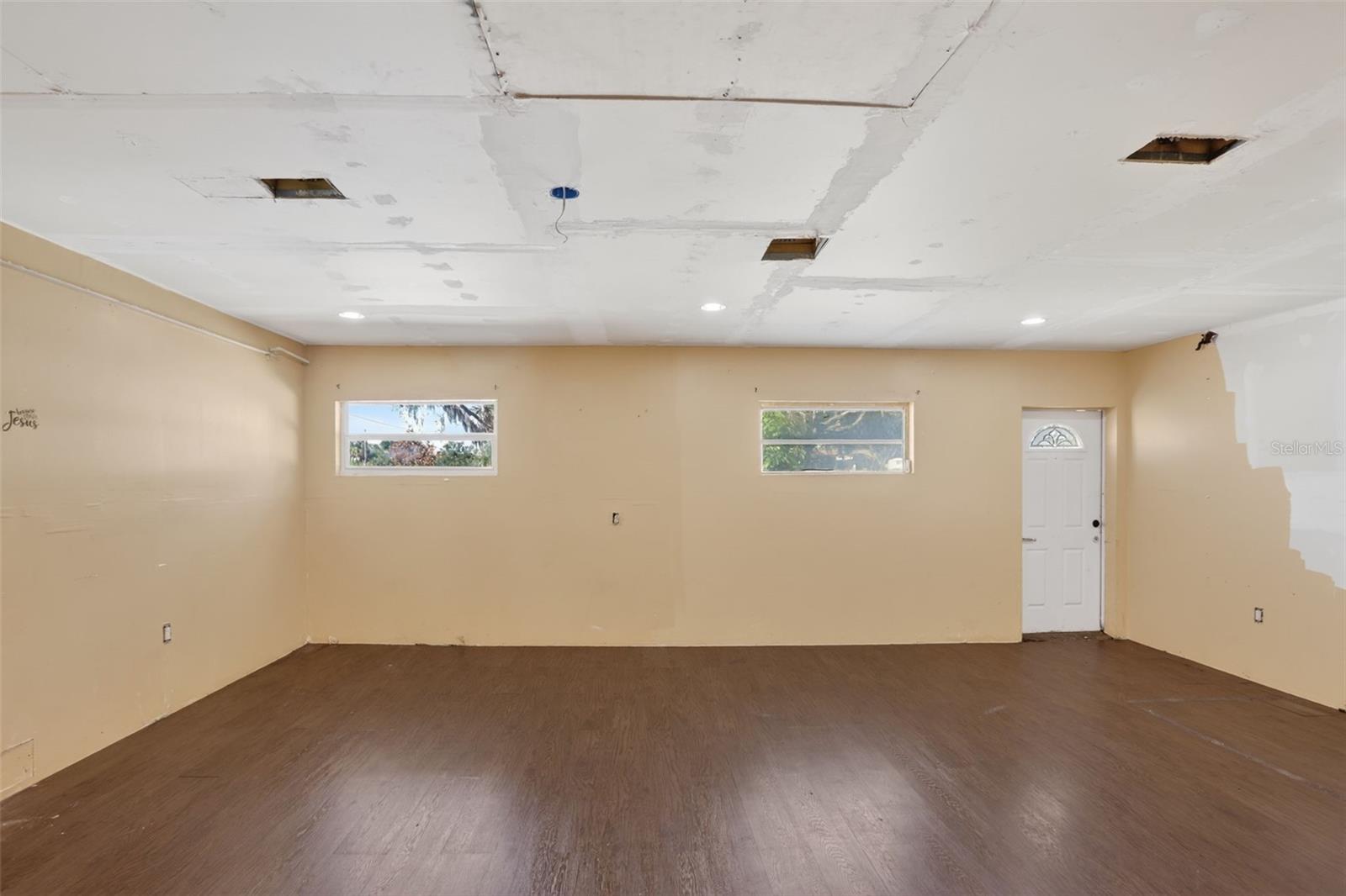 Image 18 of 52 For 1006 Buena Vista Court