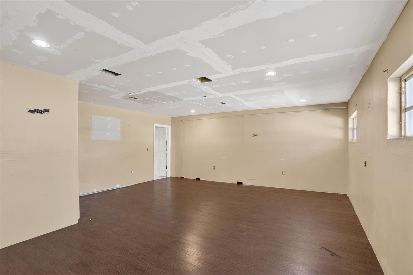 Image 19 of 52 For 1006 Buena Vista Court