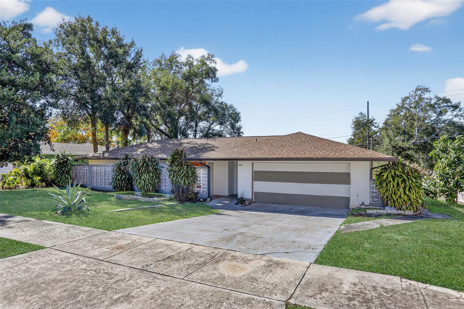 Image 2 of 52 For 1006 Buena Vista Court