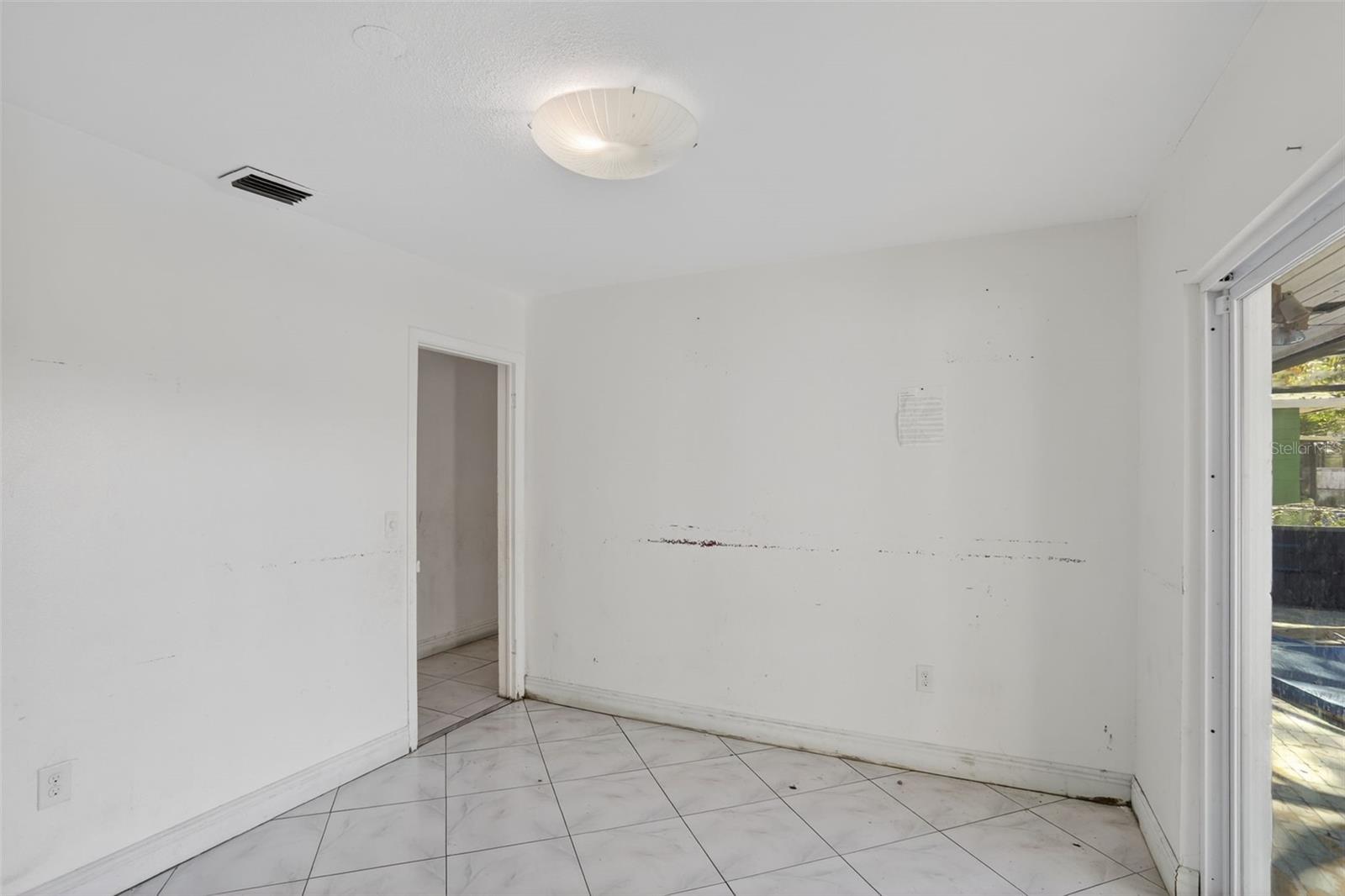 Image 22 of 52 For 1006 Buena Vista Court