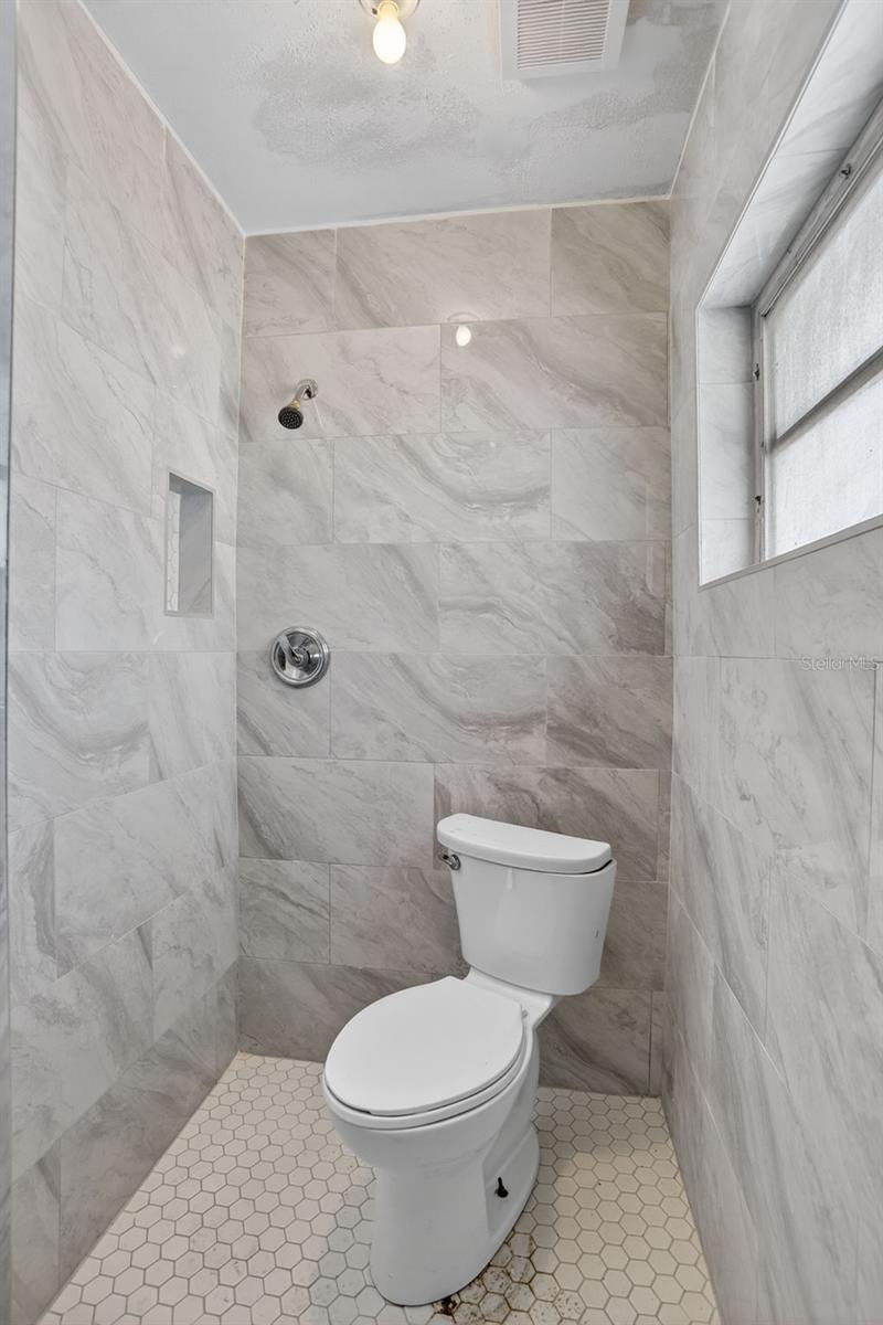 Image 27 of 52 For 1006 Buena Vista Court