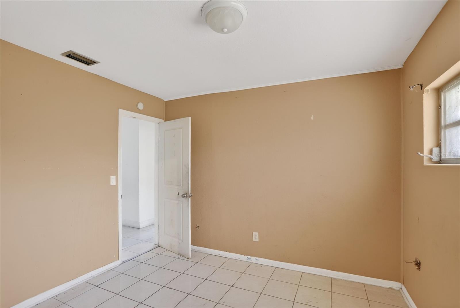 Image 28 of 52 For 1006 Buena Vista Court