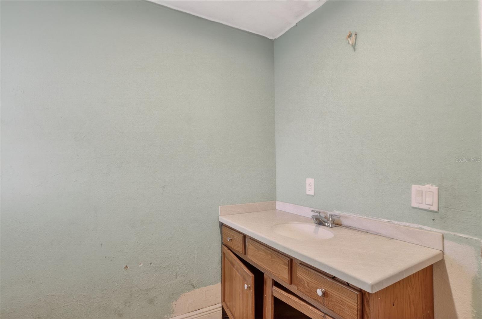 Image 32 of 52 For 1006 Buena Vista Court