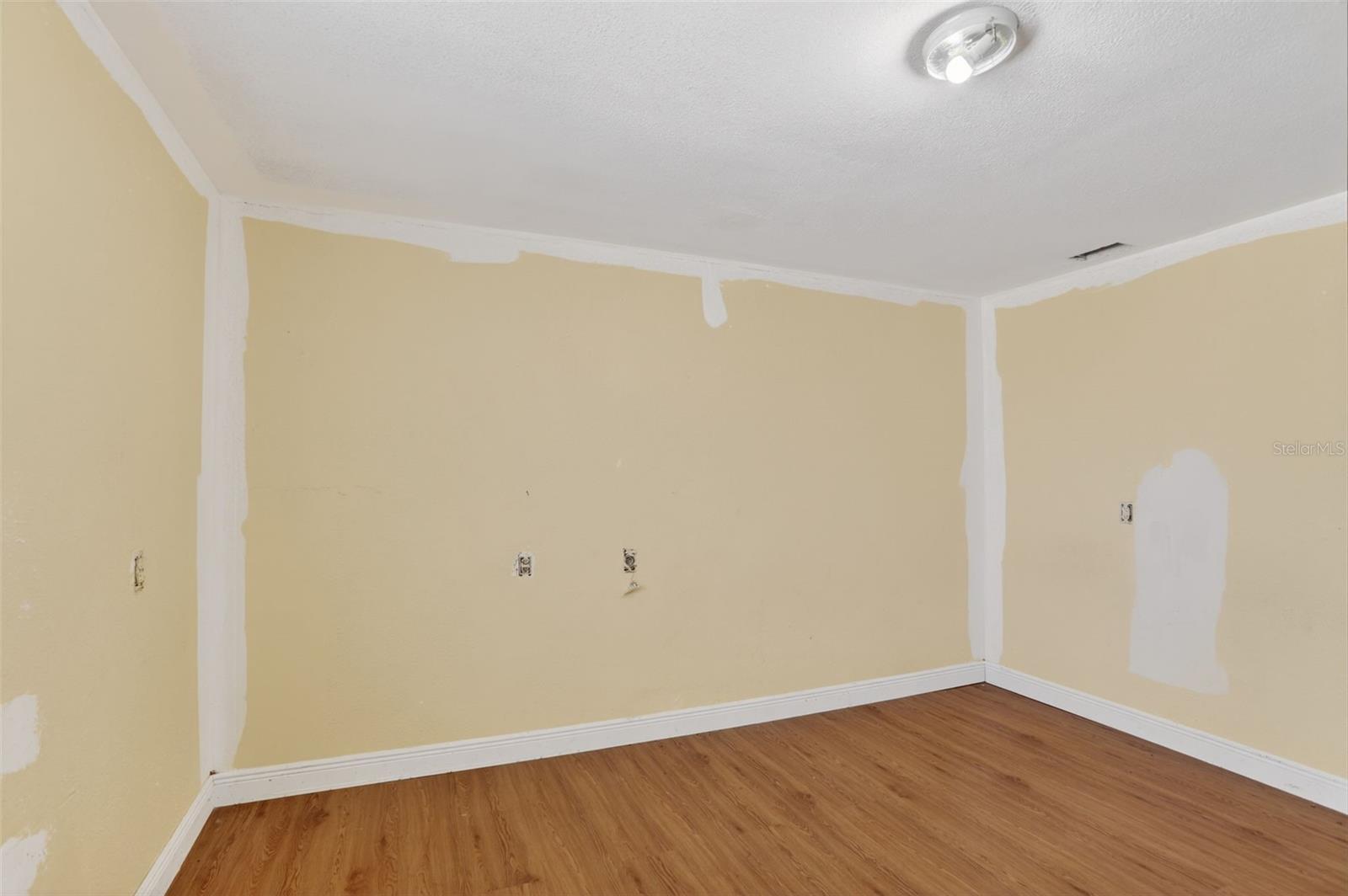 Image 39 of 52 For 1006 Buena Vista Court