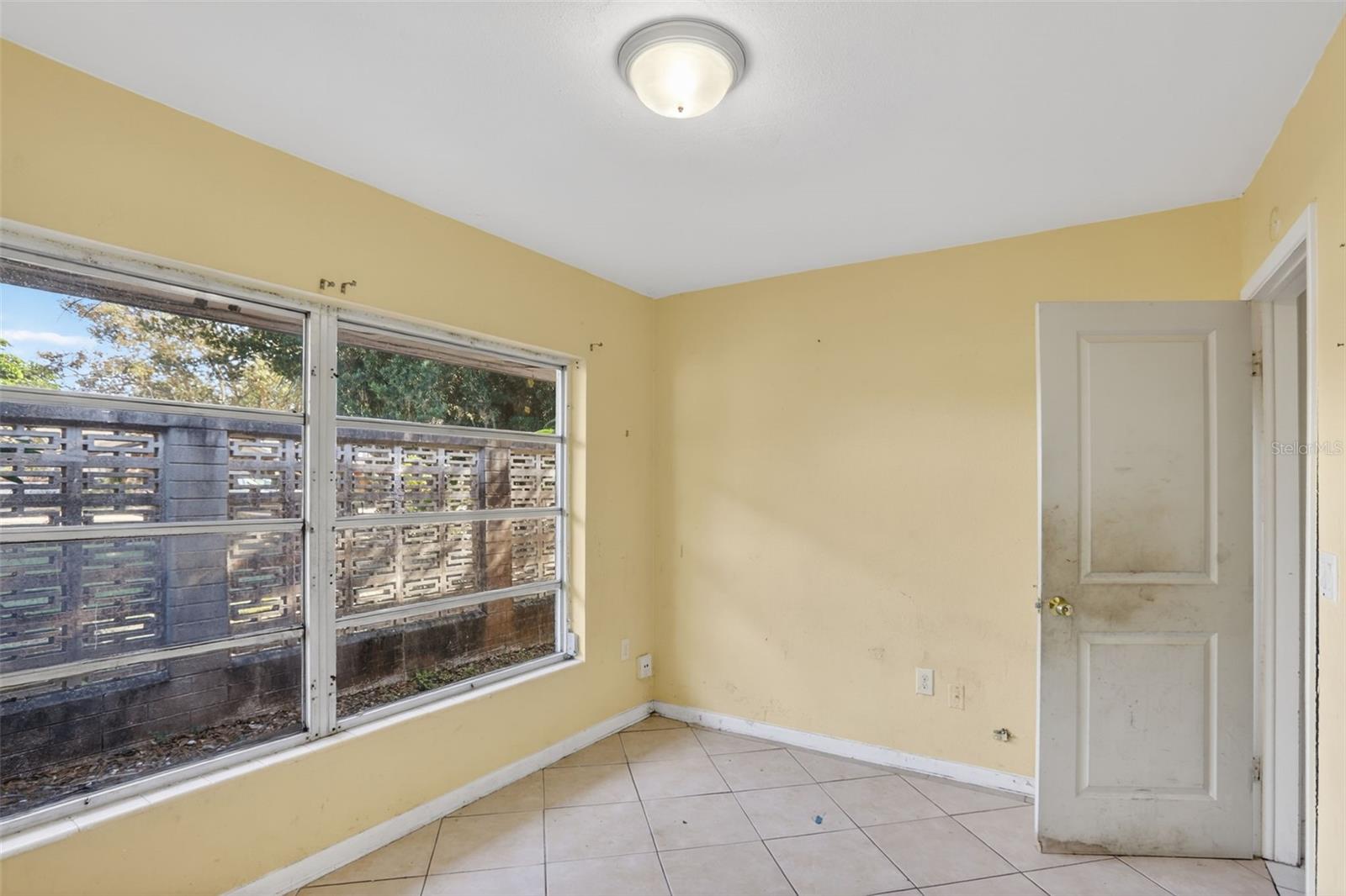 Image 43 of 52 For 1006 Buena Vista Court