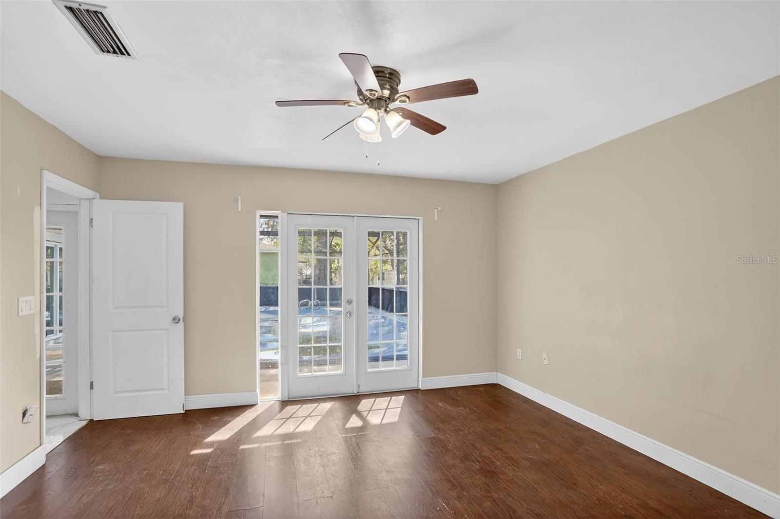 Image 5 of 52 For 1006 Buena Vista Court