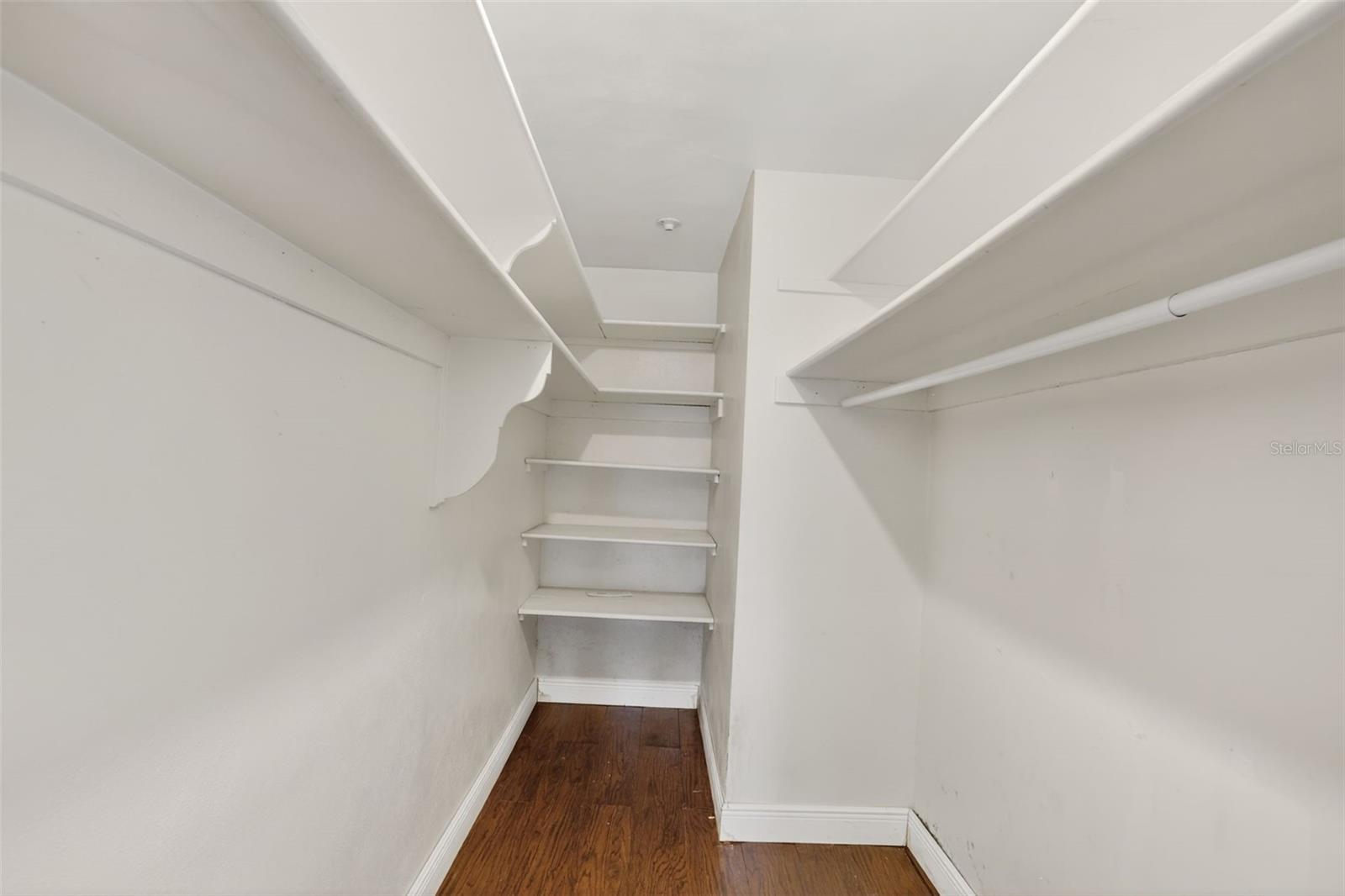 Image 7 of 52 For 1006 Buena Vista Court